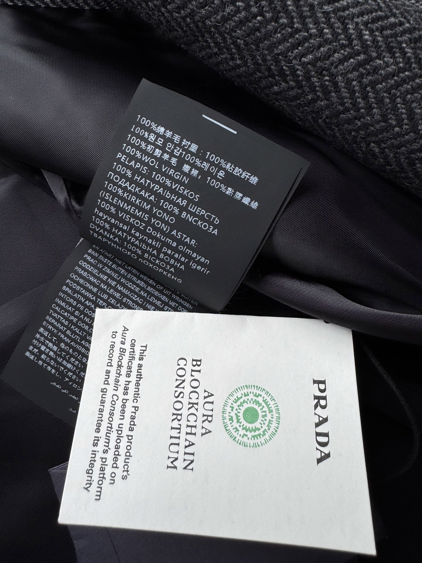 Prad*🆕新款，羊毛100%秋冬必备长款外套，又A又飒极简主义风慵懒风，上身效果超级拉风帅气😘ＳＭＬ.