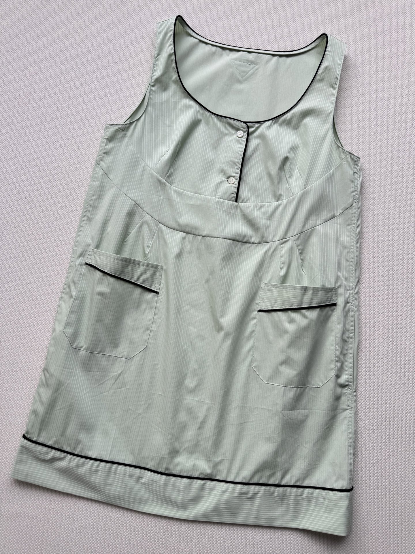 Prad*🆕新款连衣裙👗一抹清新薄荷録，娃娃裙，慵懒剪裁遇上甜美廓形，藏肉显瘦又自带高级松弛感。小交轻盈