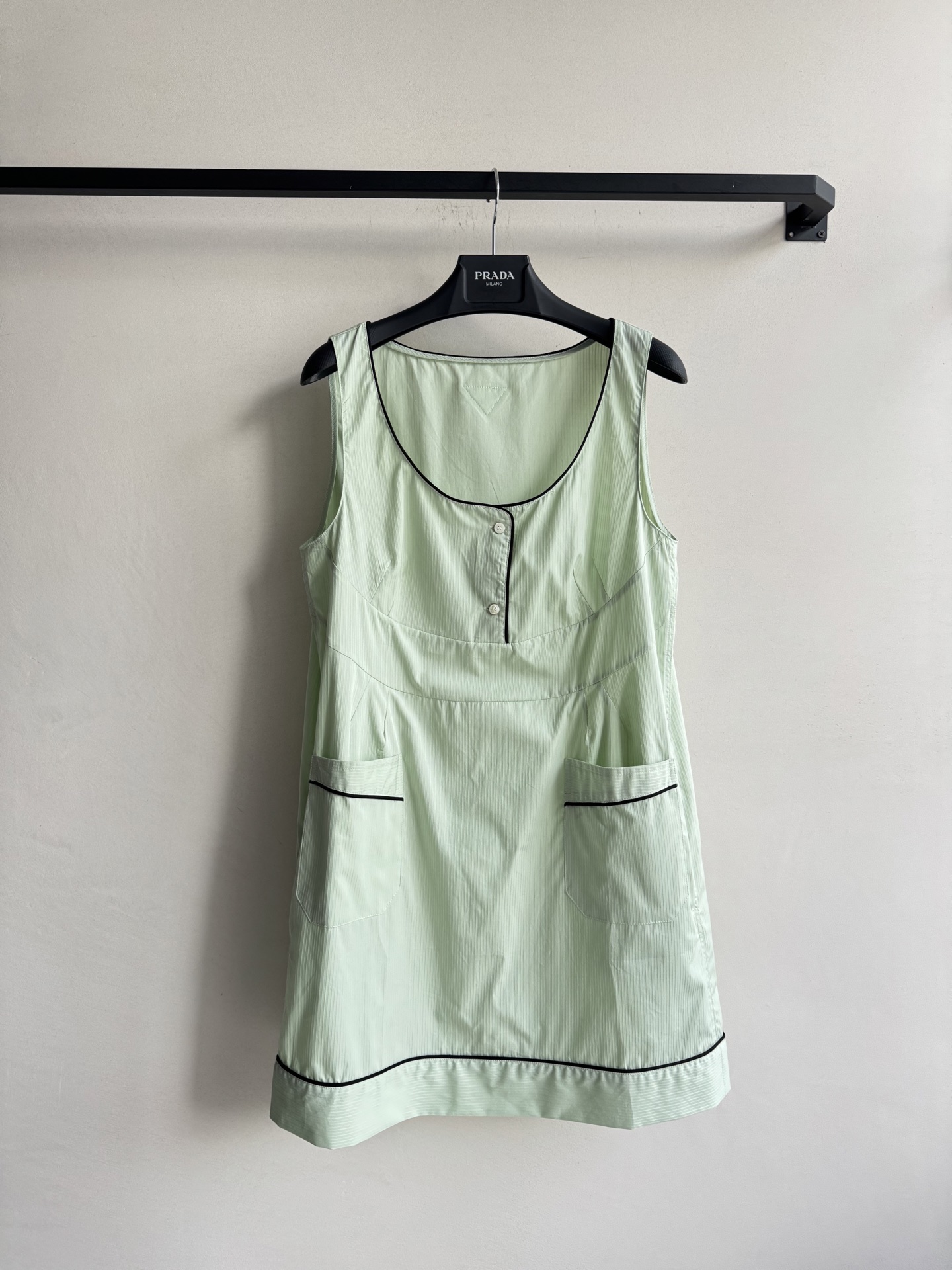 Prad*🆕新款连衣裙👗一抹清新薄荷録，娃娃裙，慵懒剪裁遇上甜美廓形，藏肉显瘦又自带高级松弛感。小交轻盈