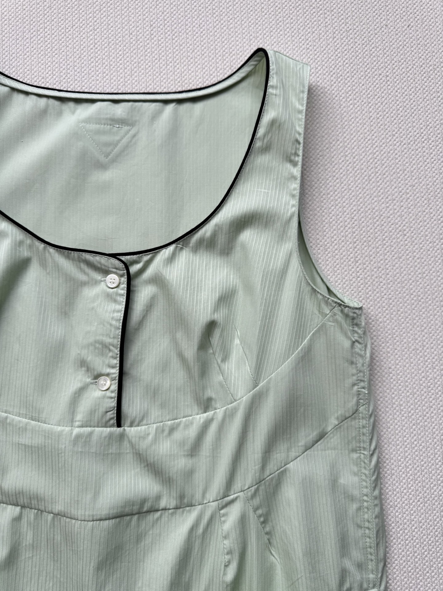 Prad*🆕新款连衣裙👗一抹清新薄荷録，娃娃裙，慵懒剪裁遇上甜美廓形，藏肉显瘦又自带高级松弛感。小交轻盈