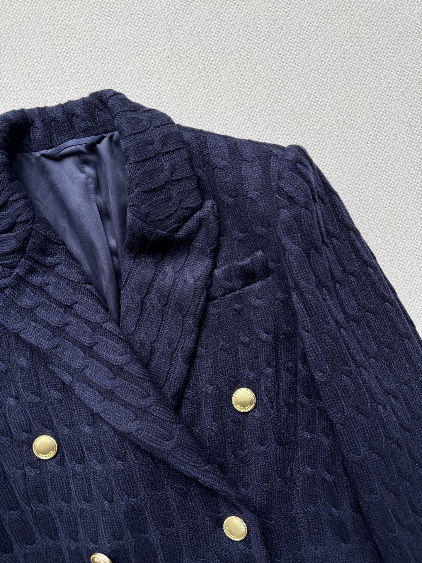 ＢＣ🆕新款西装外套，YB开发高品质版本定制YB外层羊绒针织勾勒，版型上身超级显瘦🥳搭配双排金属纽扣，藏蓝