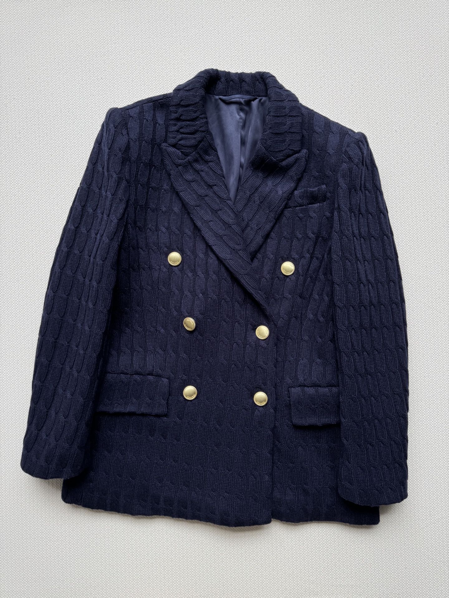 ＢＣ🆕新款西装外套，YB开发高品质版本定制YB外层羊绒针织勾勒，版型上身超级显瘦🥳搭配双排金属纽扣，藏蓝