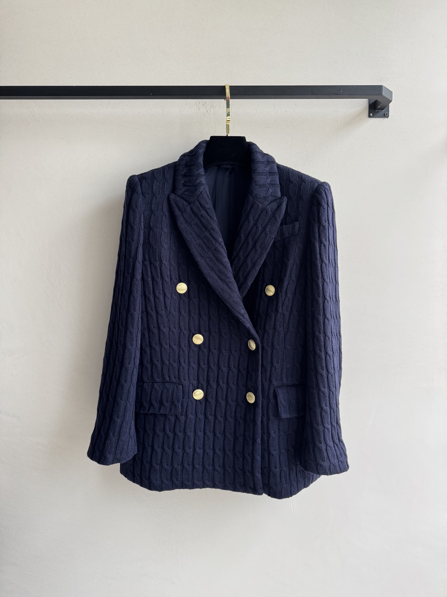 ＢＣ🆕新款西装外套，YB开发高品质版本定制YB外层羊绒针织勾勒，版型上身超级显瘦🥳搭配双排金属纽扣，藏蓝