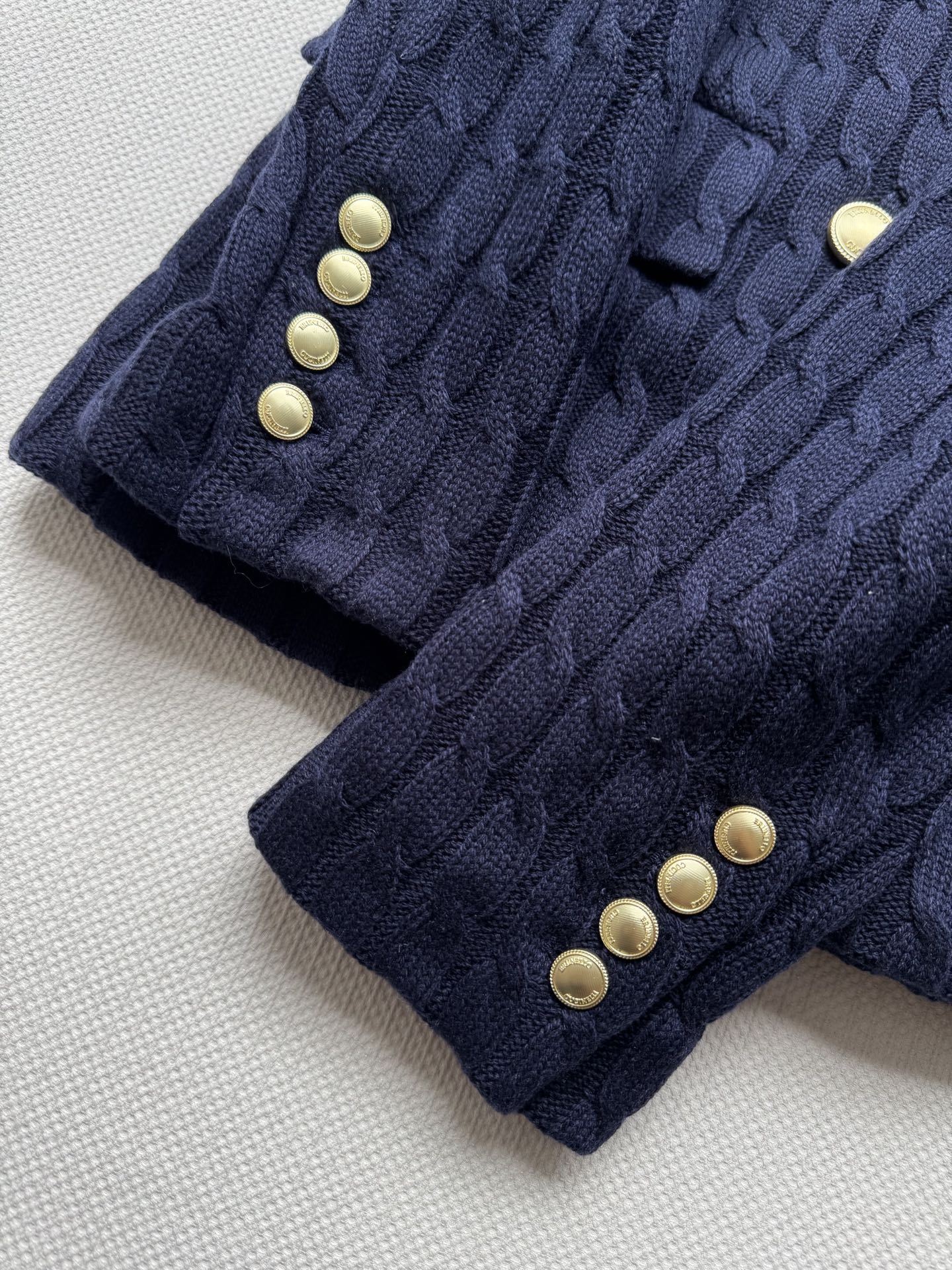 ＢＣ🆕新款西装外套，YB开发高品质版本定制YB外层羊绒针织勾勒，版型上身超级显瘦🥳搭配双排金属纽扣，藏蓝