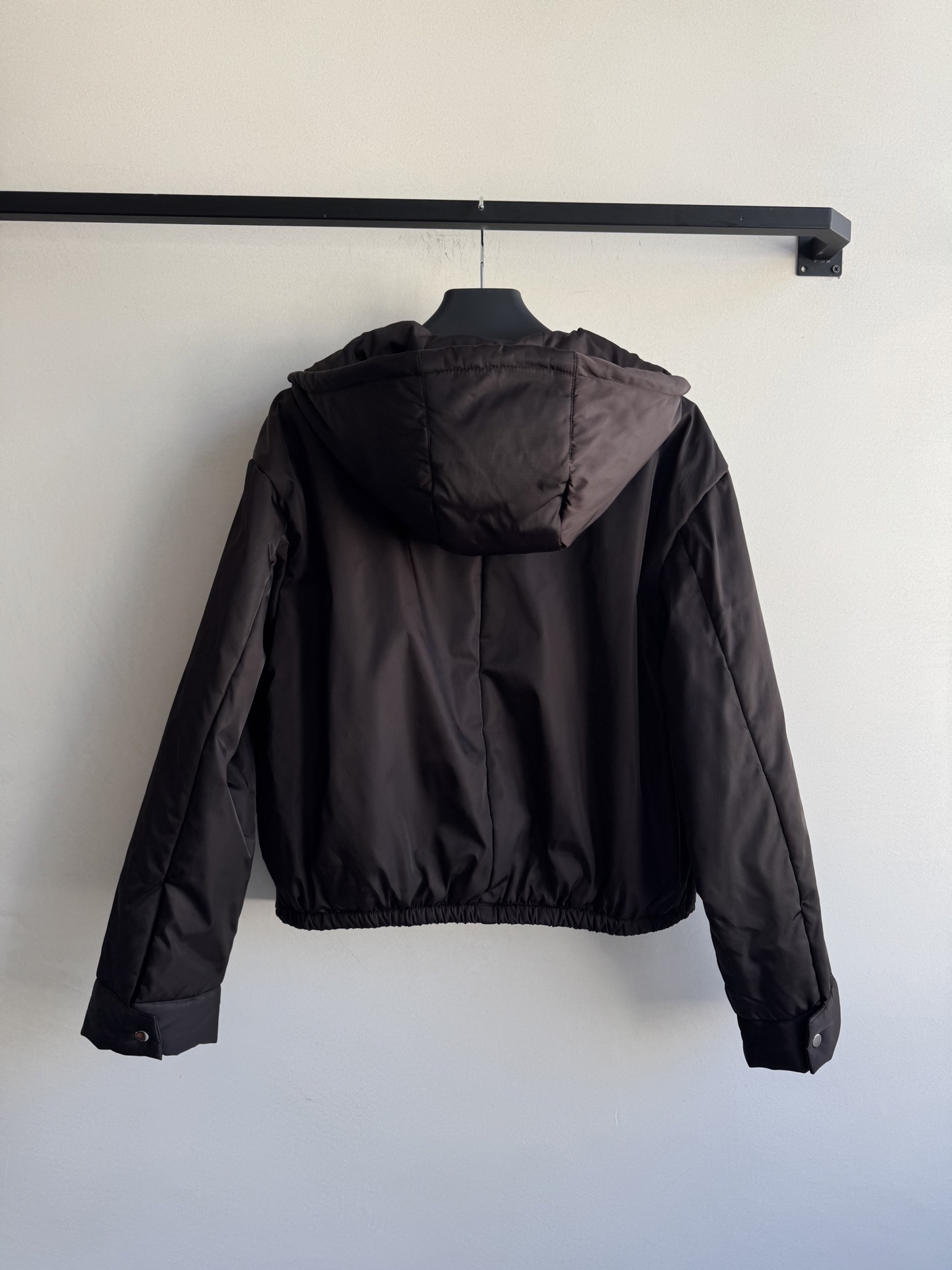 Prad*🆕新款，YB开发棉服外套高版出品 质感光泽 挺括有型 连帽夹克外套剪裁 胸前三角金属字母徽标装