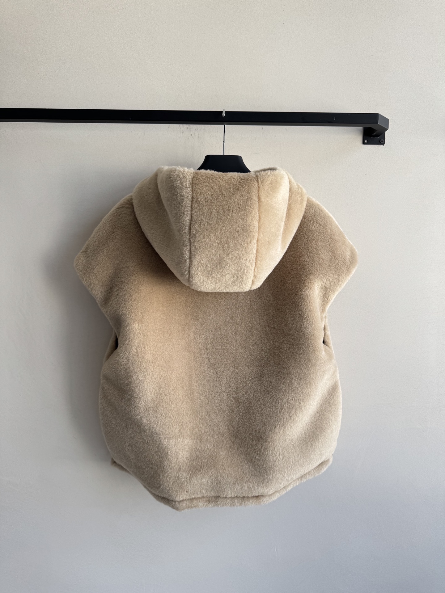 Prad*🆕新款，双面🉑️穿的马甲外套，一面是常规的面料，一面是100%羊毛绒，实现一衣多穿🥳ＳＭＬ.