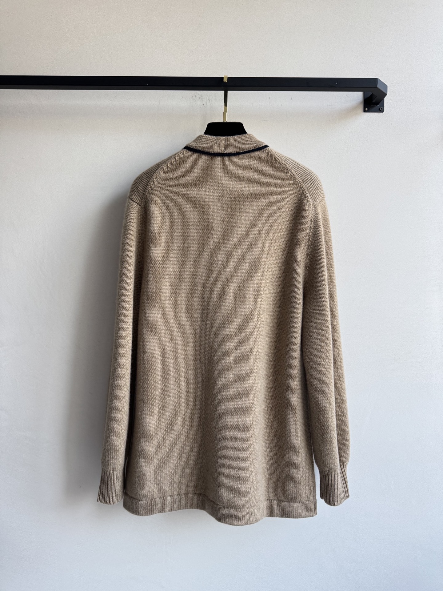 LoroPian*🆕新款，Lp高智感 老钱风穿搭气质V领羊绒针织开衫，纱线软糯舒适质感无敌赞！V领落肩慵