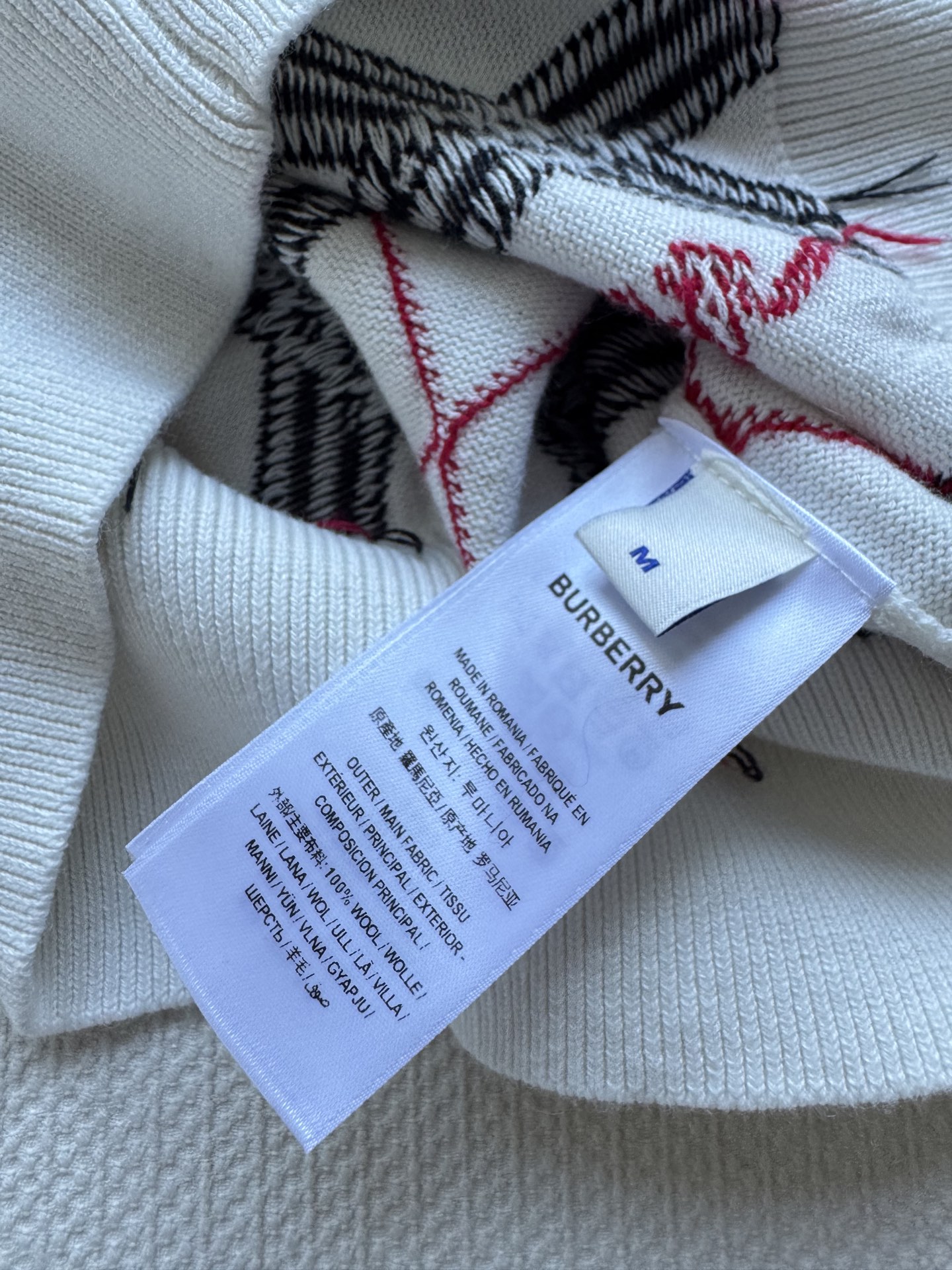 Burberr*🆕新配色穿搭，美到犯规！合身经典的黑白格纹针织衫，复古摩登，永不过时的时髦元素🥳ＳＭＬ.