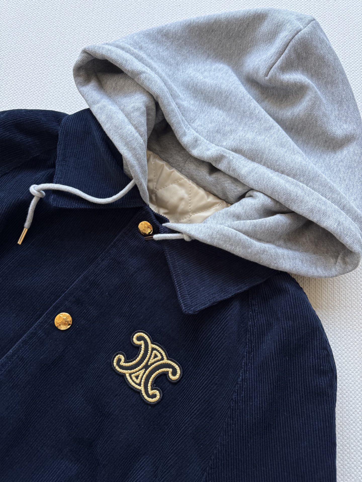 𝐂𝐞𝐥𝐢𝐧*25new🪄刺绣凯旋门徽标天鹅绒连帽棉服💙💙💙实穿又时髦的休闲外套，立体剪裁阔版型男女轻松驾