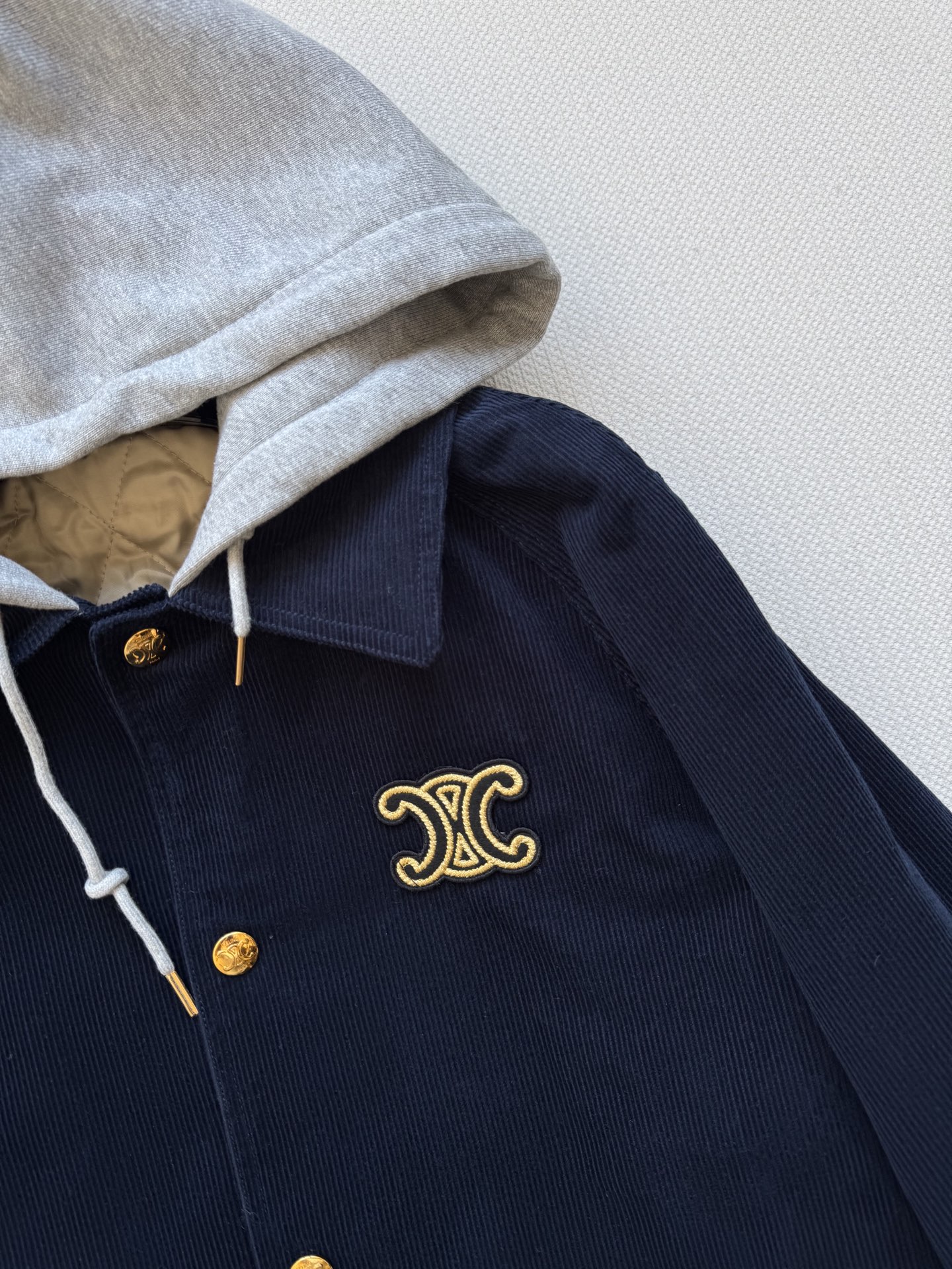 𝐂𝐞𝐥𝐢𝐧*25new🪄刺绣凯旋门徽标天鹅绒连帽棉服💙💙💙实穿又时髦的休闲外套，立体剪裁阔版型男女轻松驾