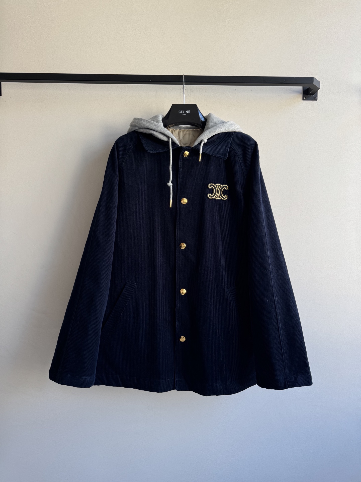 𝐂𝐞𝐥𝐢𝐧*25new🪄刺绣凯旋门徽标天鹅绒连帽棉服💙💙💙实穿又时髦的休闲外套，立体剪裁阔版型男女轻松驾