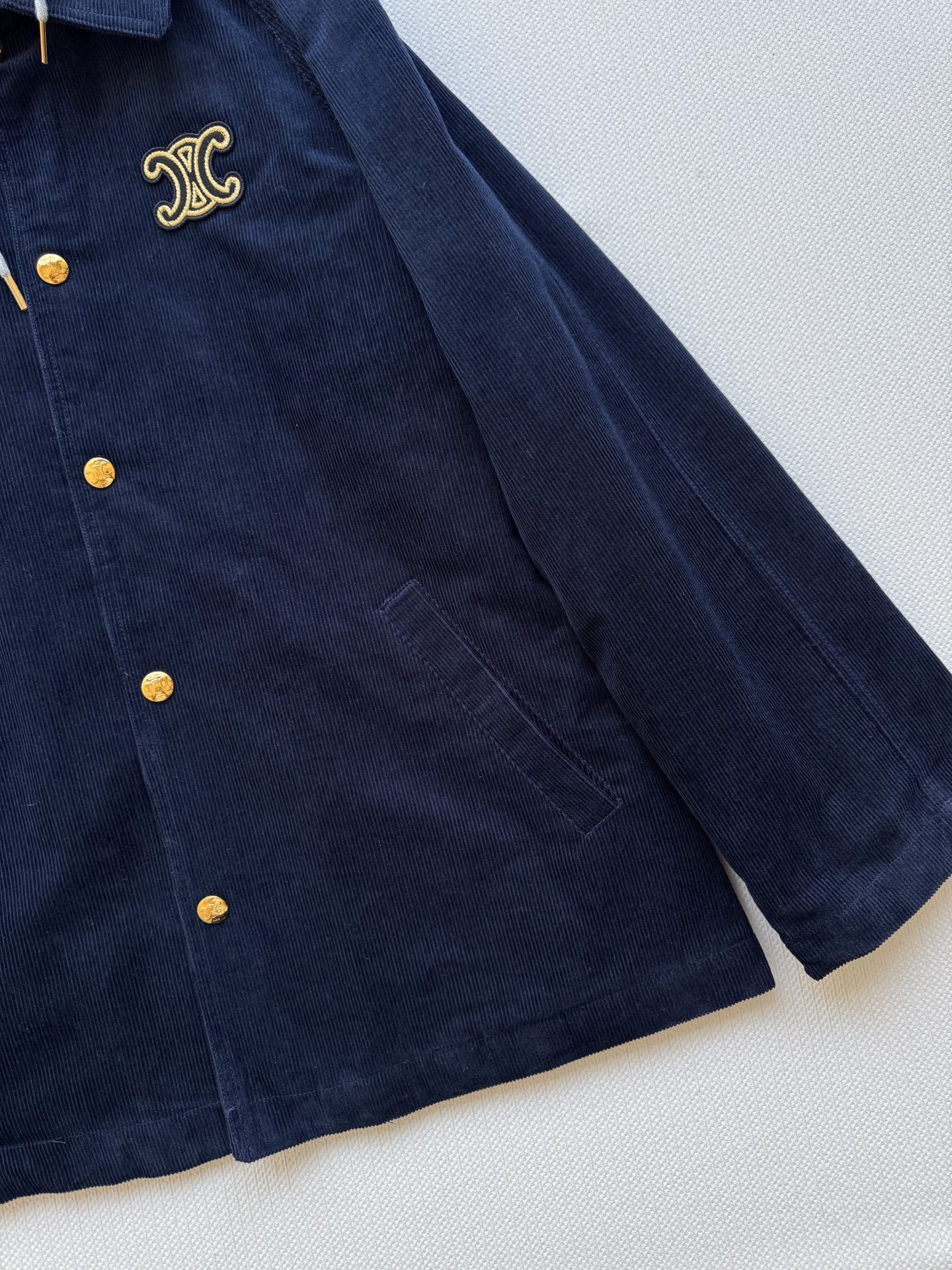 𝐂𝐞𝐥𝐢𝐧*25new🪄刺绣凯旋门徽标天鹅绒连帽棉服💙💙💙实穿又时髦的休闲外套，立体剪裁阔版型男女轻松驾