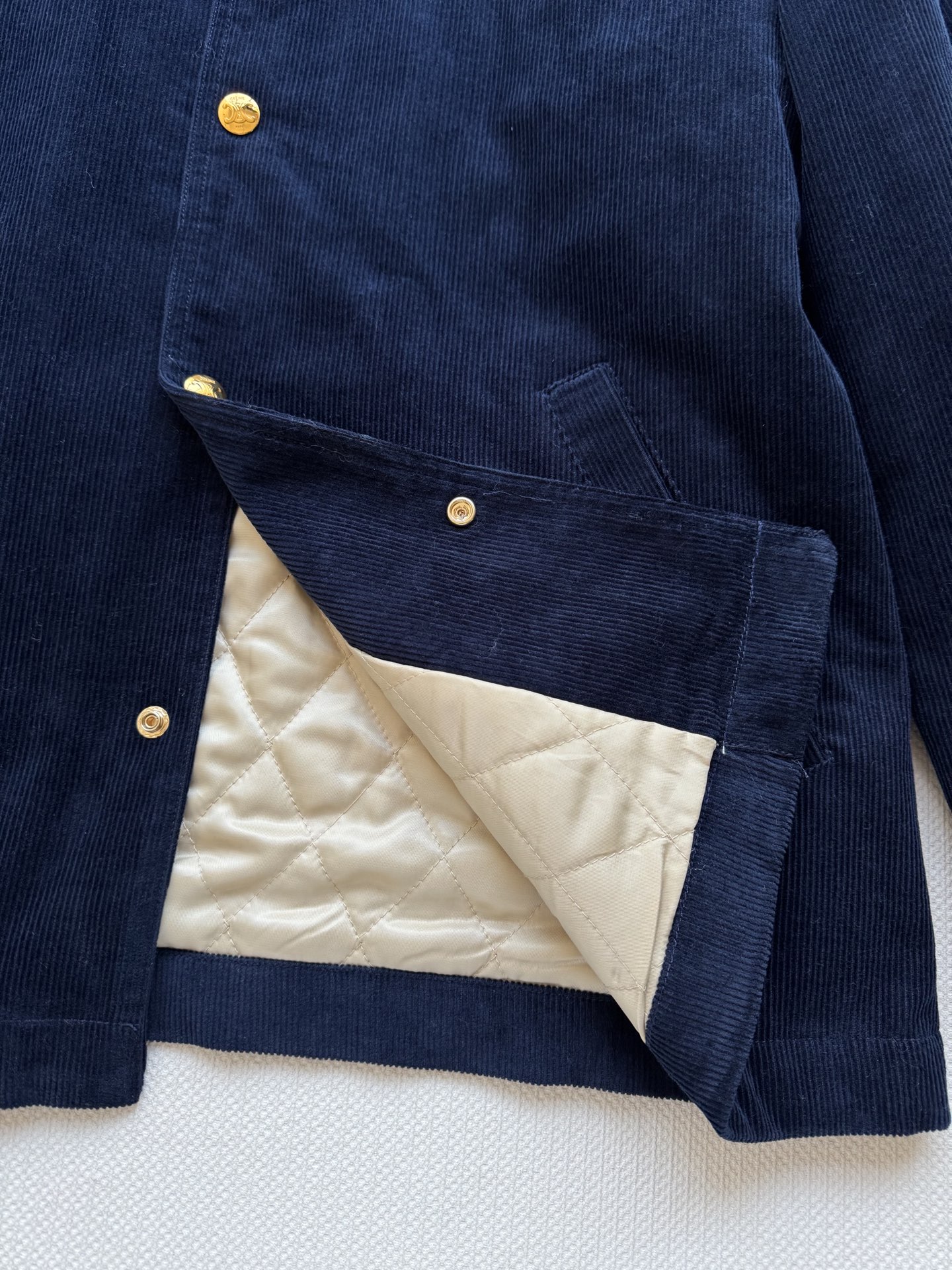 𝐂𝐞𝐥𝐢𝐧*25new🪄刺绣凯旋门徽标天鹅绒连帽棉服💙💙💙实穿又时髦的休闲外套，立体剪裁阔版型男女轻松驾