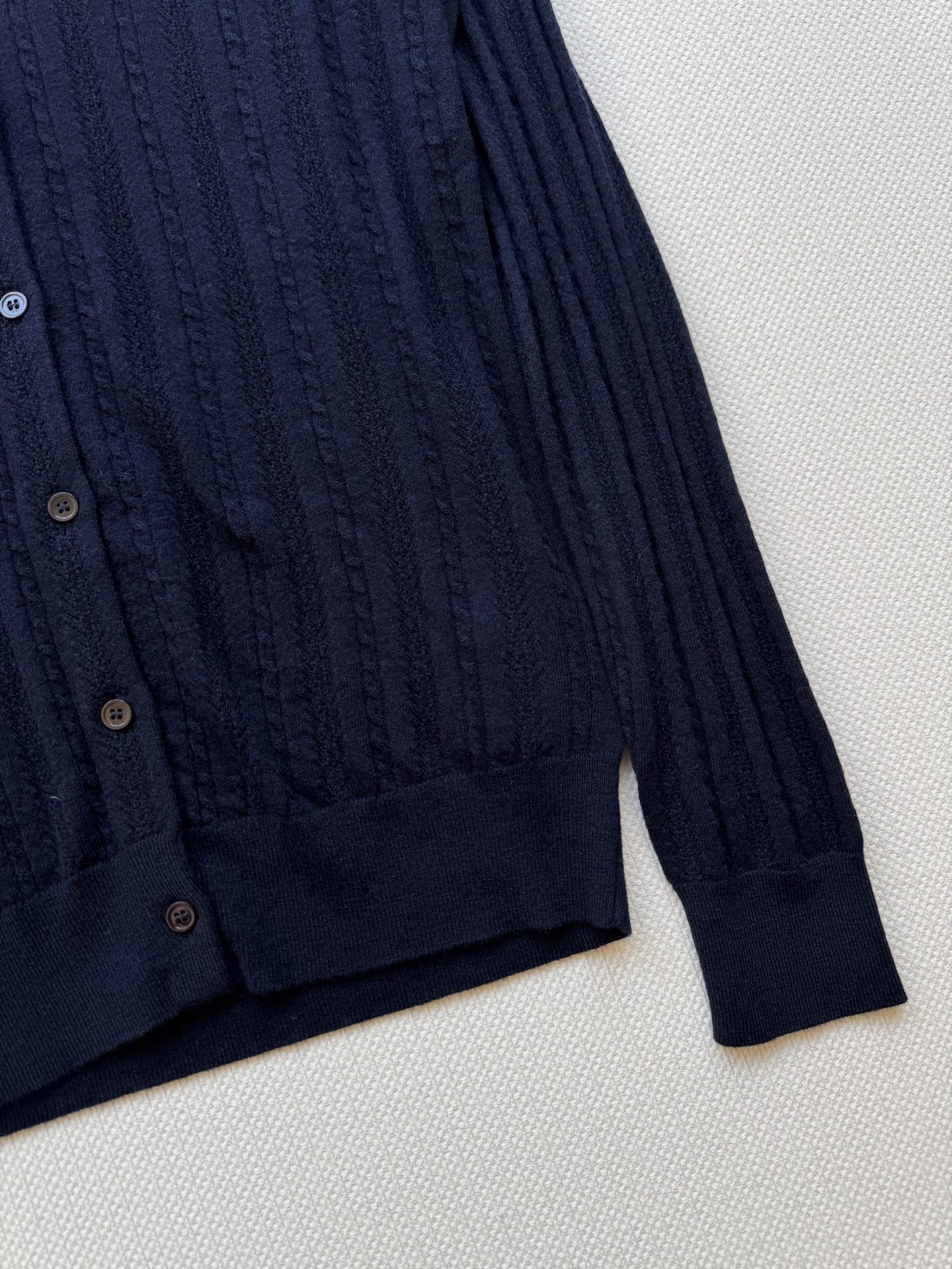 Miumi*🆕25Fw早秋新款 单排扣字母logo针织开衫 原版开发！高版出品！100%山羊绒材质，对版