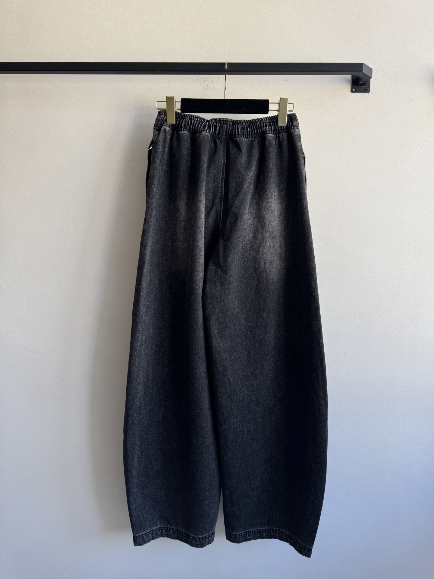 AlexanderWan*🆕新款，休闲牛仔裤，超级遮肉显瘦的效果，松紧腰设计，不挑人好搭！ＳＭＬ.