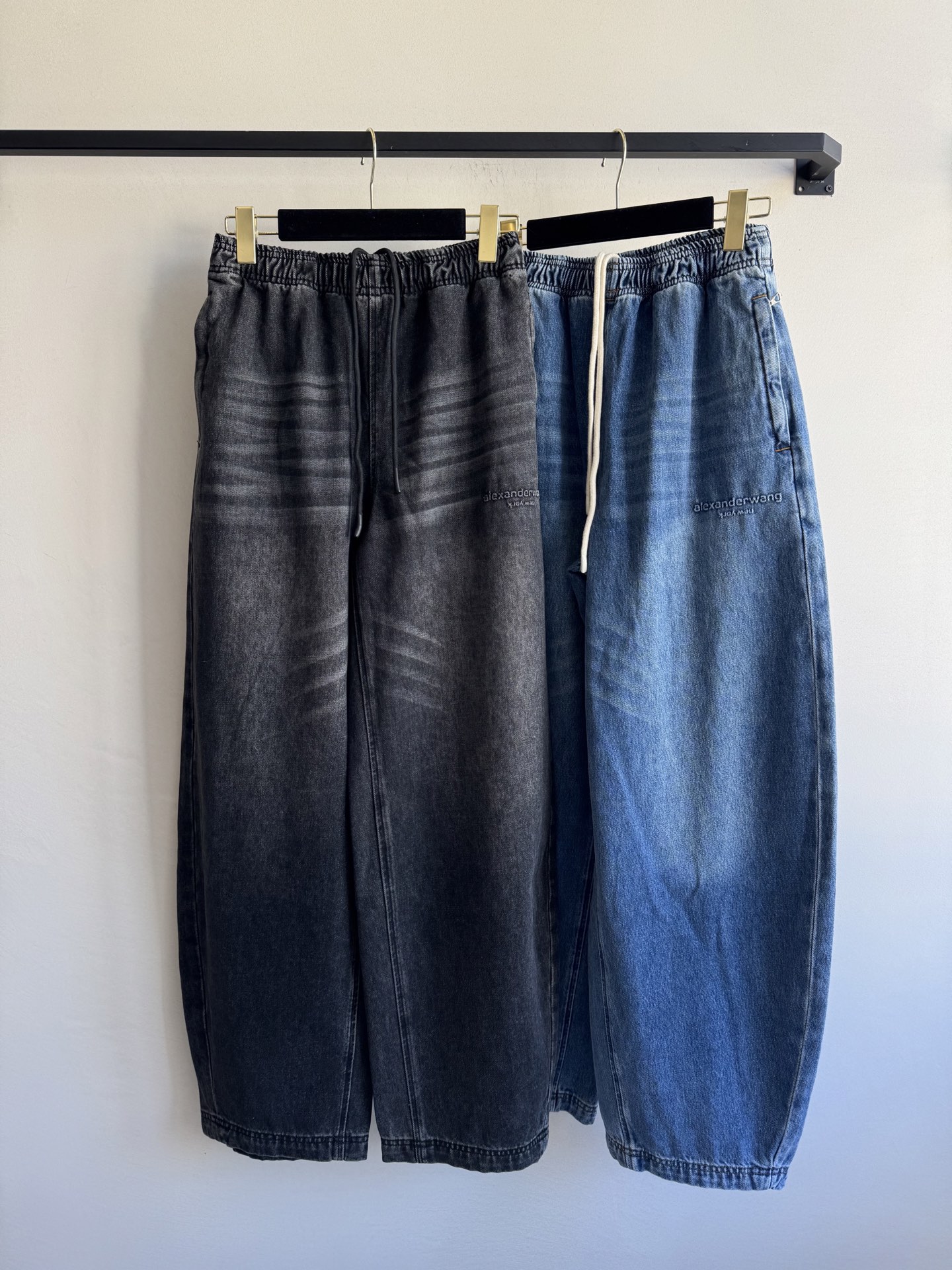 AlexanderWan*🆕新款，休闲牛仔裤，超级遮肉显瘦的效果，松紧腰设计，不挑人好搭！ＳＭＬ.