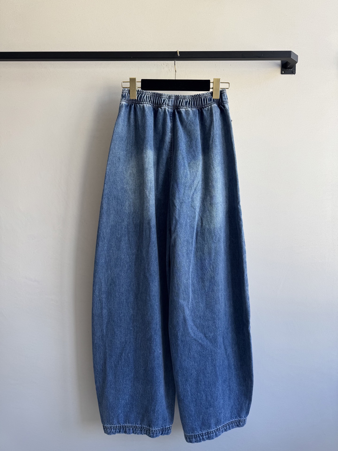 AlexanderWan*🆕新款，休闲牛仔裤，超级遮肉显瘦的效果，松紧腰设计，不挑人好搭！ＳＭＬ.