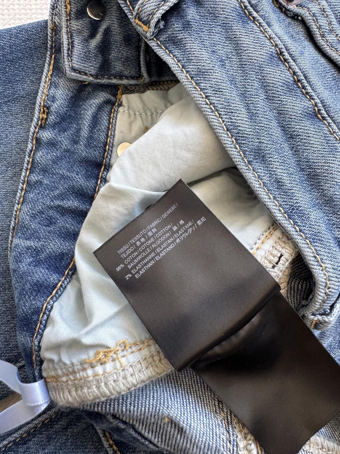 SaintLauren*🆕新款，直筒微喇叭牛仔裤，小个子友好款式，超显瘦哒～ＳＭＬ.