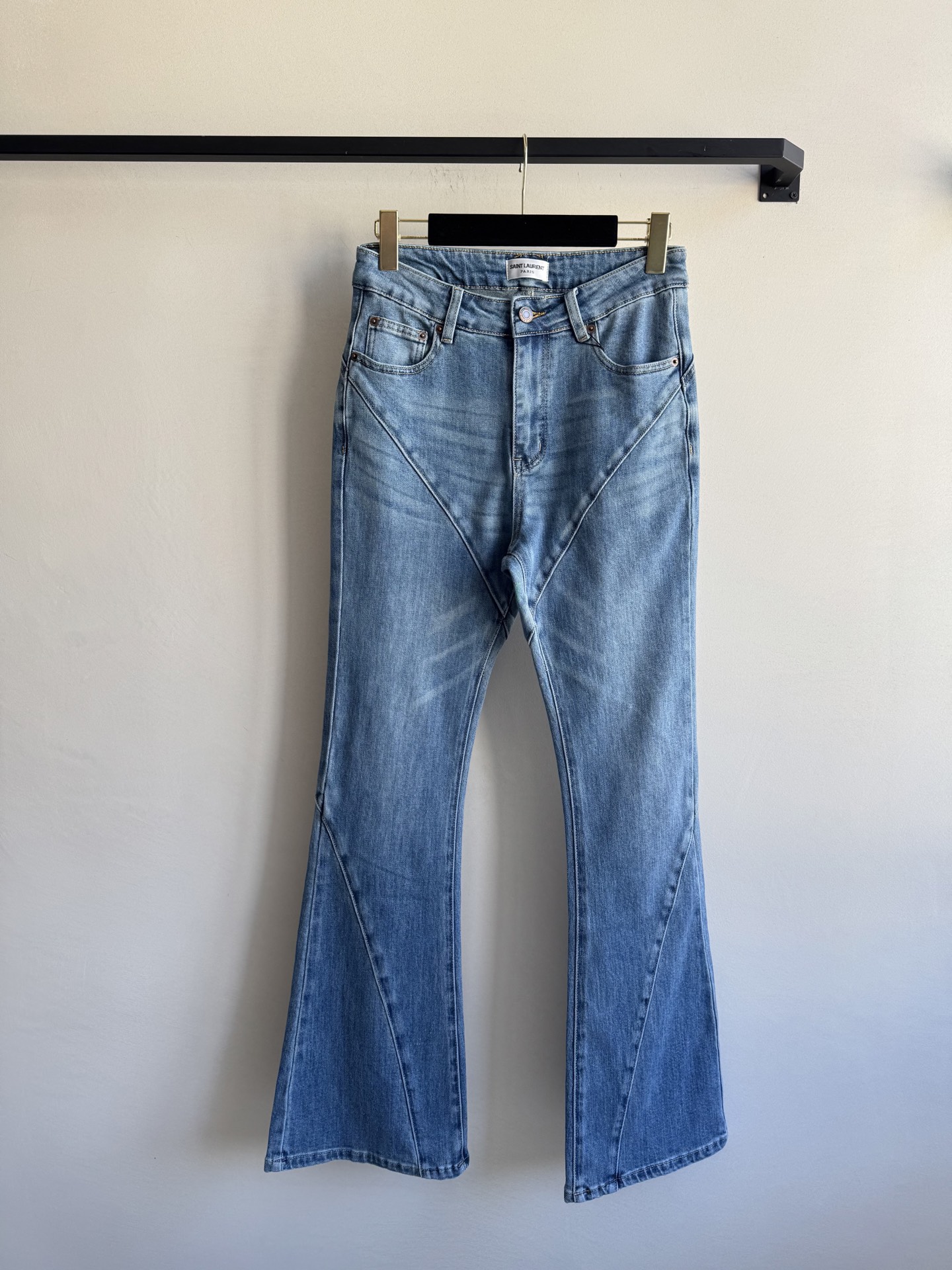 SaintLauren*🆕新款，直筒微喇叭牛仔裤，小个子友好款式，超显瘦哒～ＳＭＬ.
