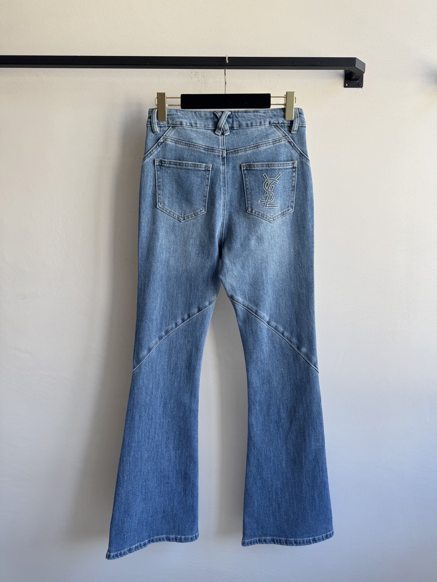 SaintLauren*🆕新款，直筒微喇叭牛仔裤，小个子友好款式，超显瘦哒～ＳＭＬ.