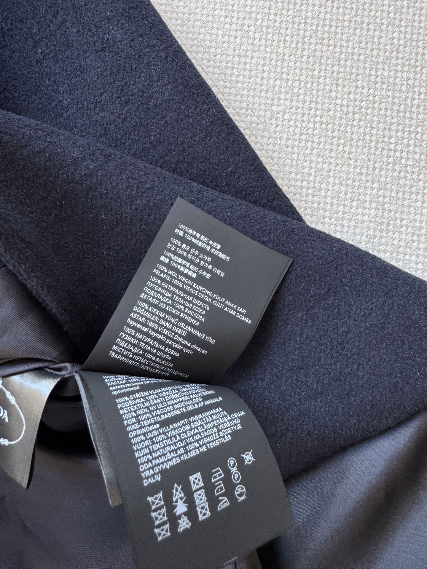 Prad*🆕新款，羊毛呢大衣，中长款版型设计，对小个子也很友好哦😍藏蓝色太好看啦百搭不挑穿搭，搭配牛皮扣