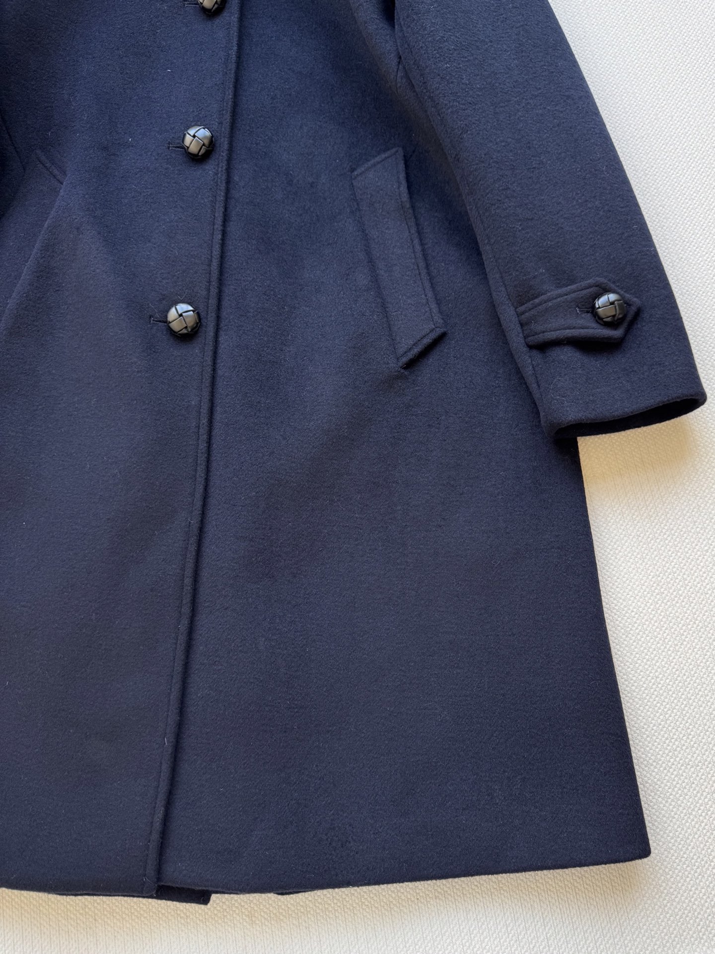 Prad*🆕新款，羊毛呢大衣，中长款版型设计，对小个子也很友好哦😍藏蓝色太好看啦百搭不挑穿搭，搭配牛皮扣