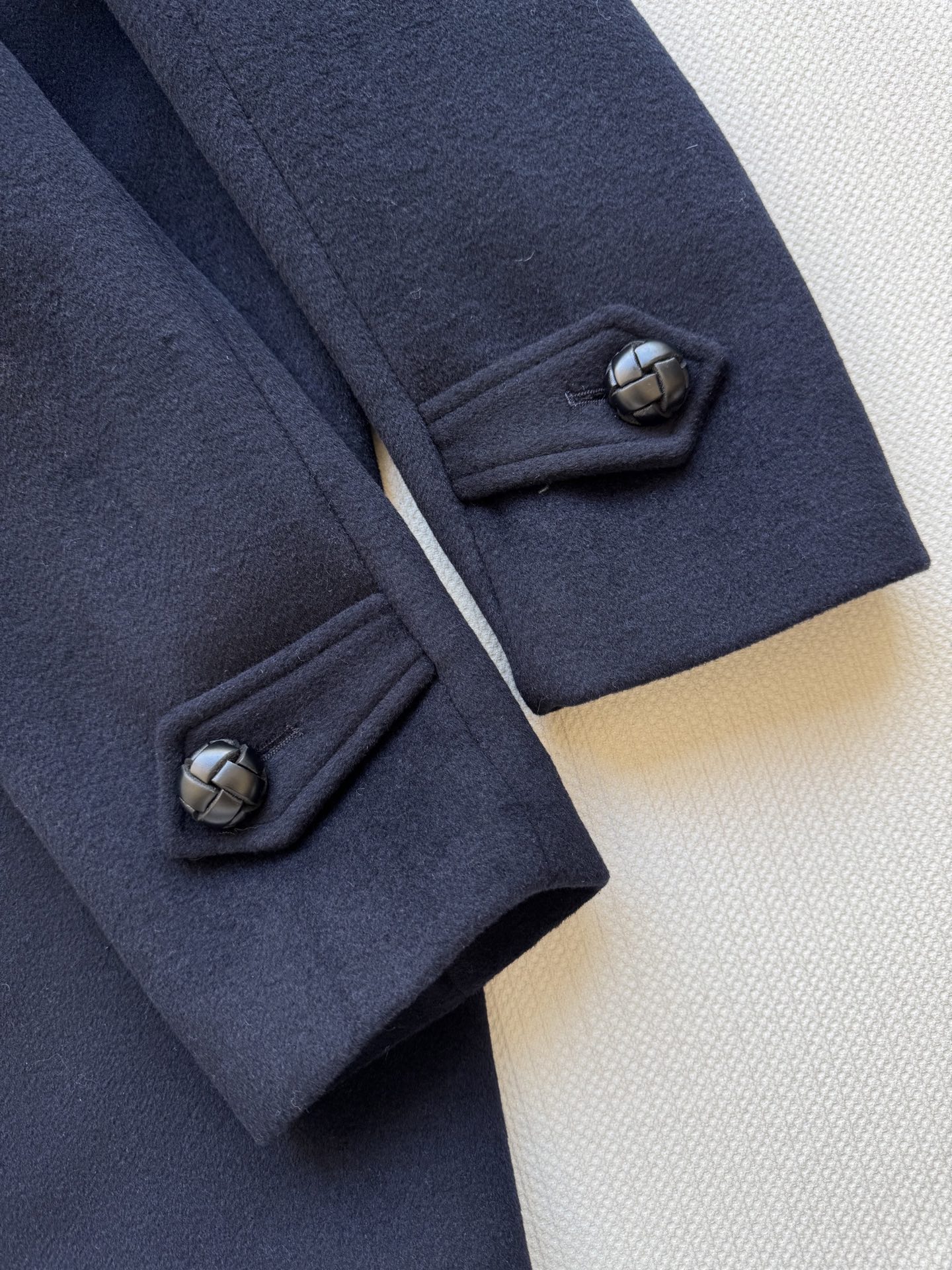 Prad*🆕新款，羊毛呢大衣，中长款版型设计，对小个子也很友好哦😍藏蓝色太好看啦百搭不挑穿搭，搭配牛皮扣