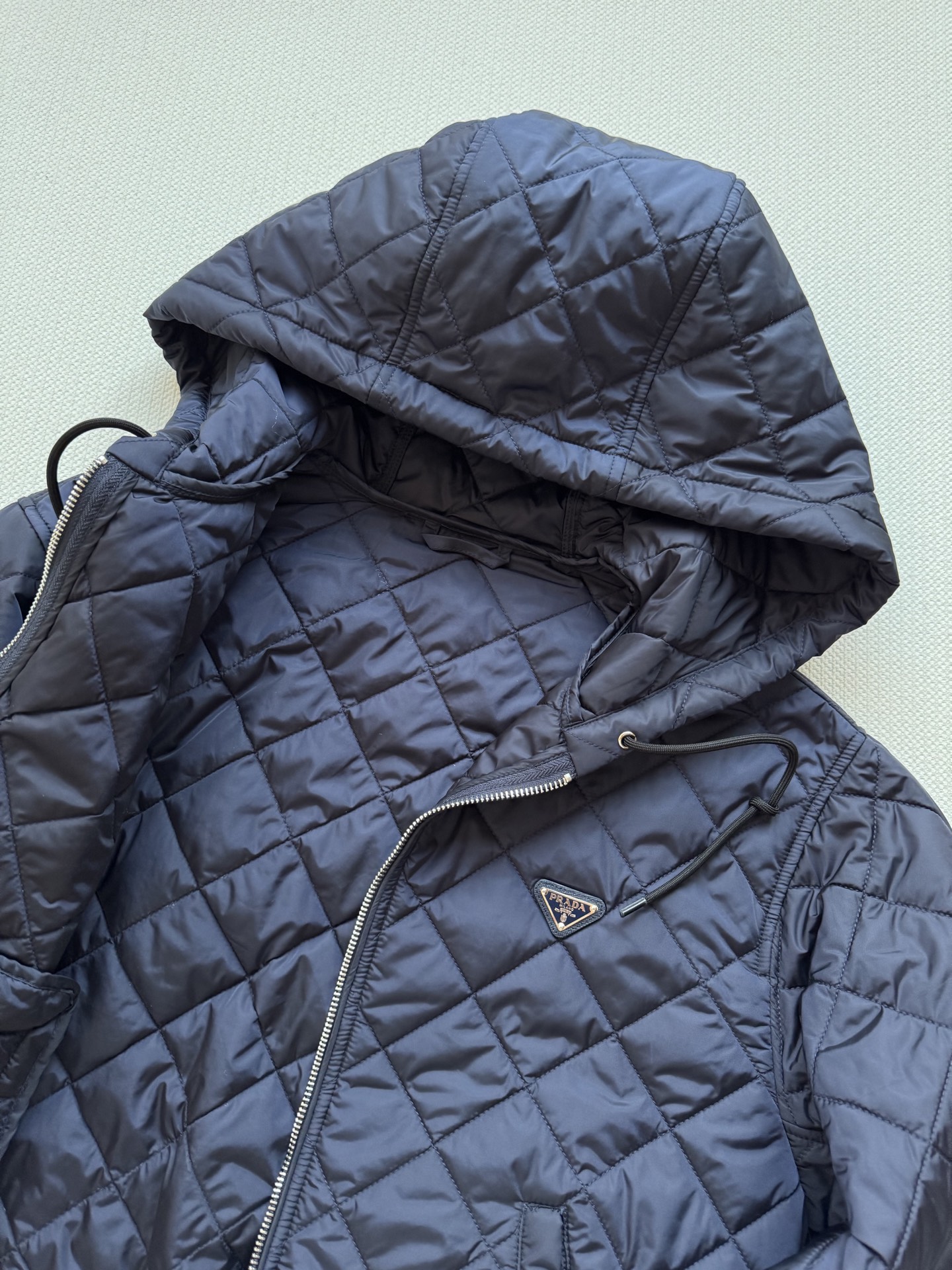 Prad*🆕新款，休闲棉服外套，又美又飒的运动风棉服短夹克，利落裁剪适合秋冬日常穿搭，手感细腻，藏蓝色色