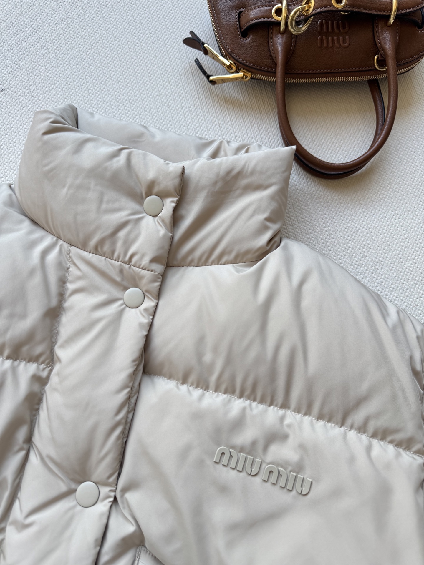 MiuMi*🆕25FW秋冬新款 小立领设计短款面包羽绒服外套丨原版开发！高版出品！本季最佳版型！面包服塑