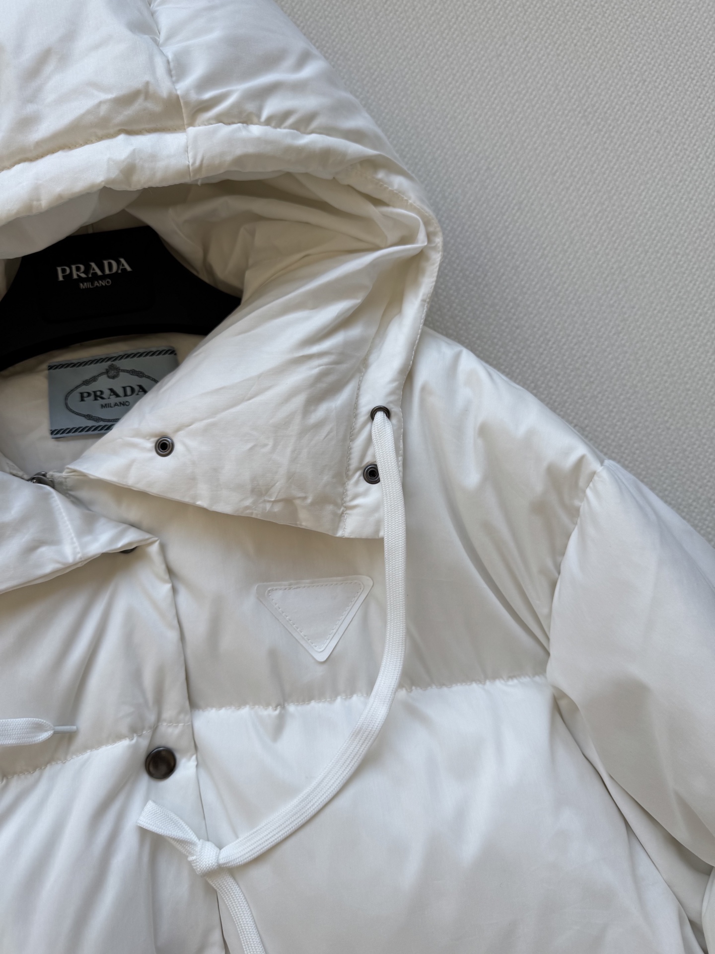 Prad*🆕新款，羽绒外套鹅绒羽绒服，这是一款面包羽绒服非常非常的保暖，厚实秋冬天的白月光啊，可以说今年