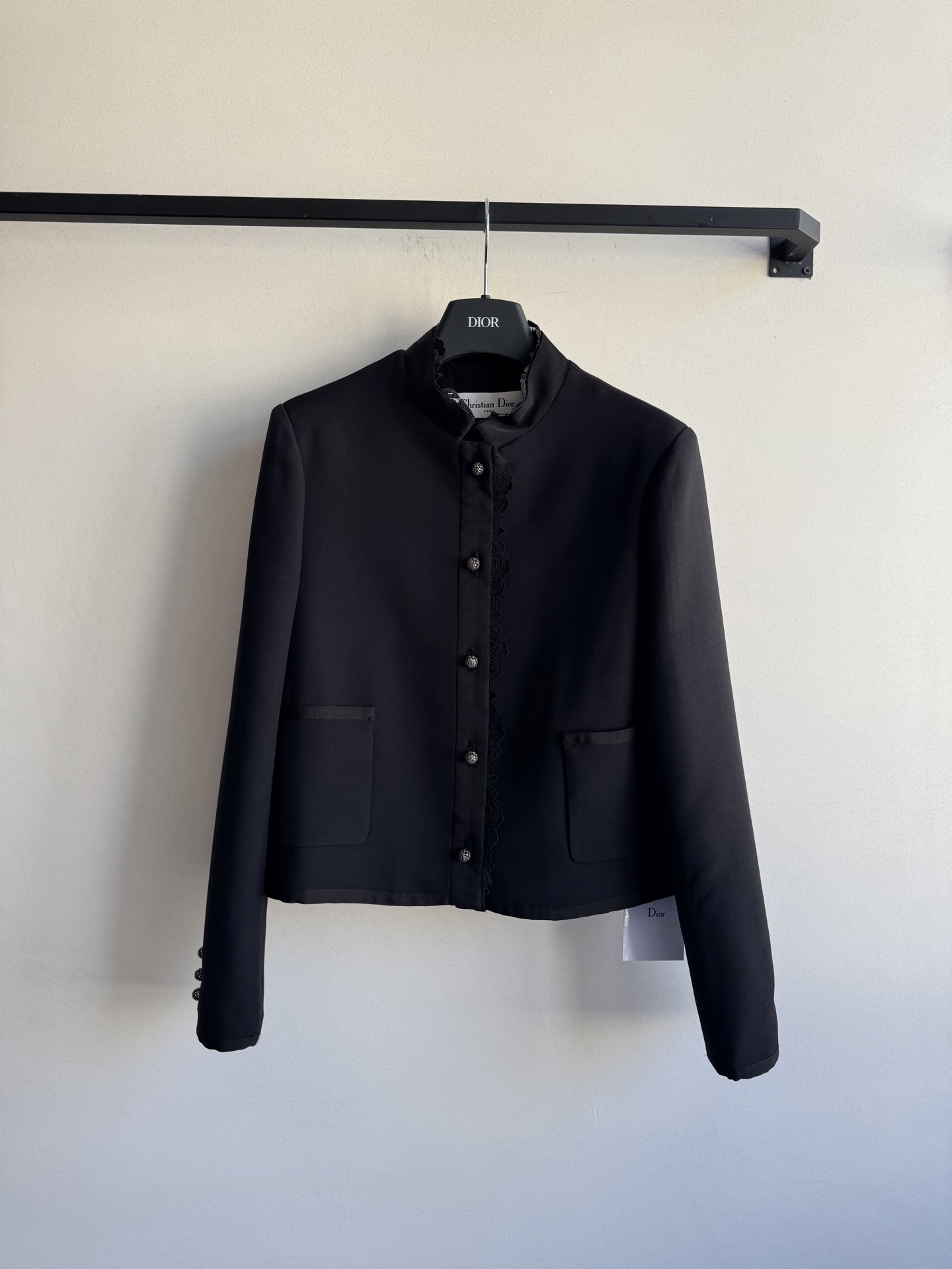 Dio*🆕新款，高品质外套出货啦❗️丝毛面料❗️低调奢华～蕾丝刺绣花边～扣子更是特别精致，绣球钻点缀2⃣