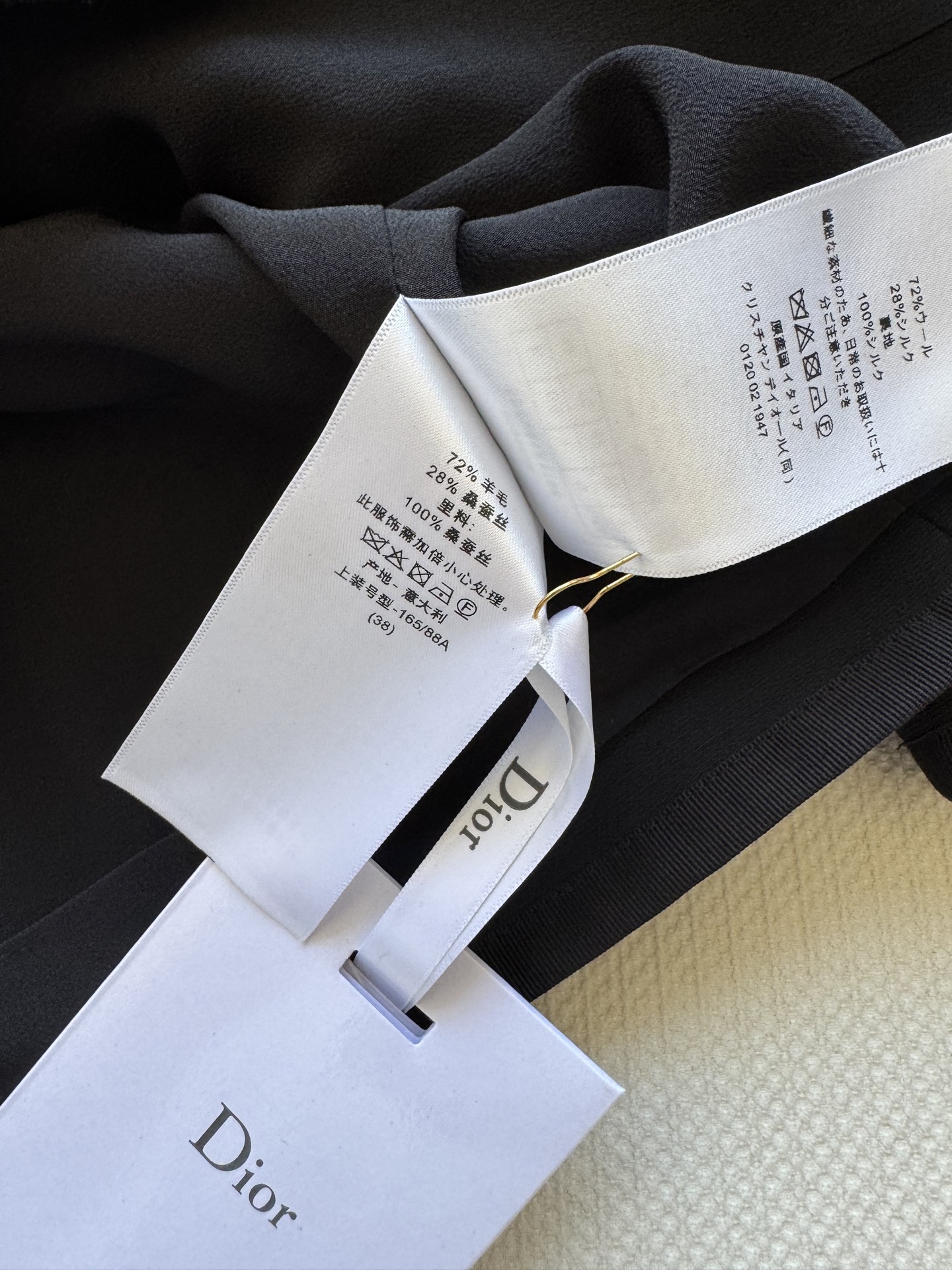 Dio*🆕新款，高品质外套出货啦❗️丝毛面料❗️低调奢华～蕾丝刺绣花边～扣子更是特别精致，绣球钻点缀2⃣