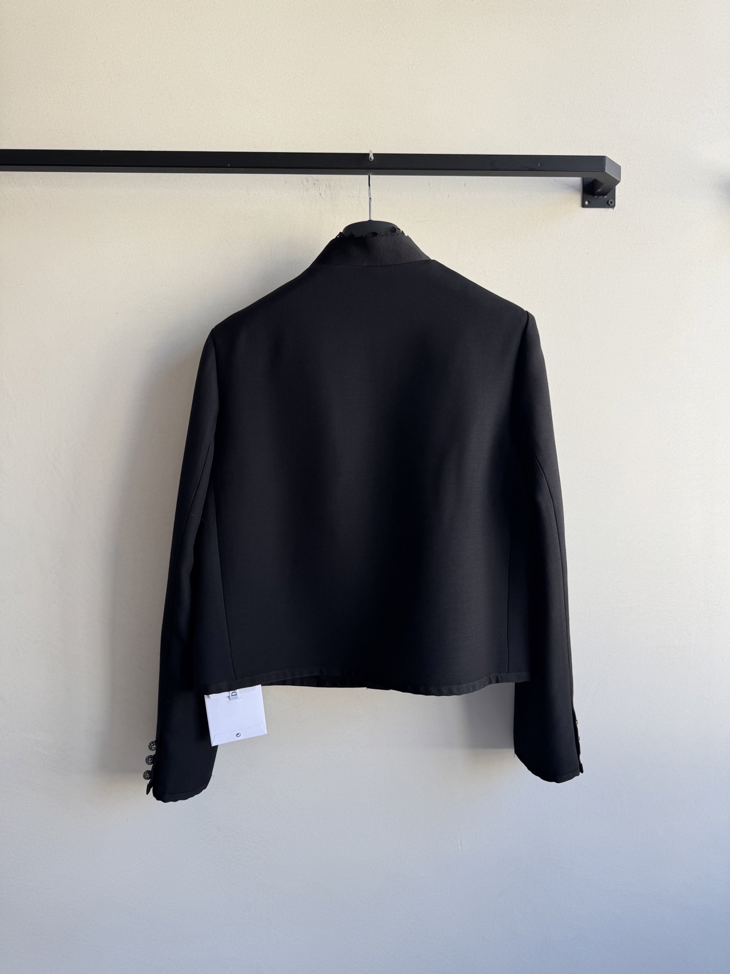 Dio*🆕新款，高品质外套出货啦❗️丝毛面料❗️低调奢华～蕾丝刺绣花边～扣子更是特别精致，绣球钻点缀2⃣