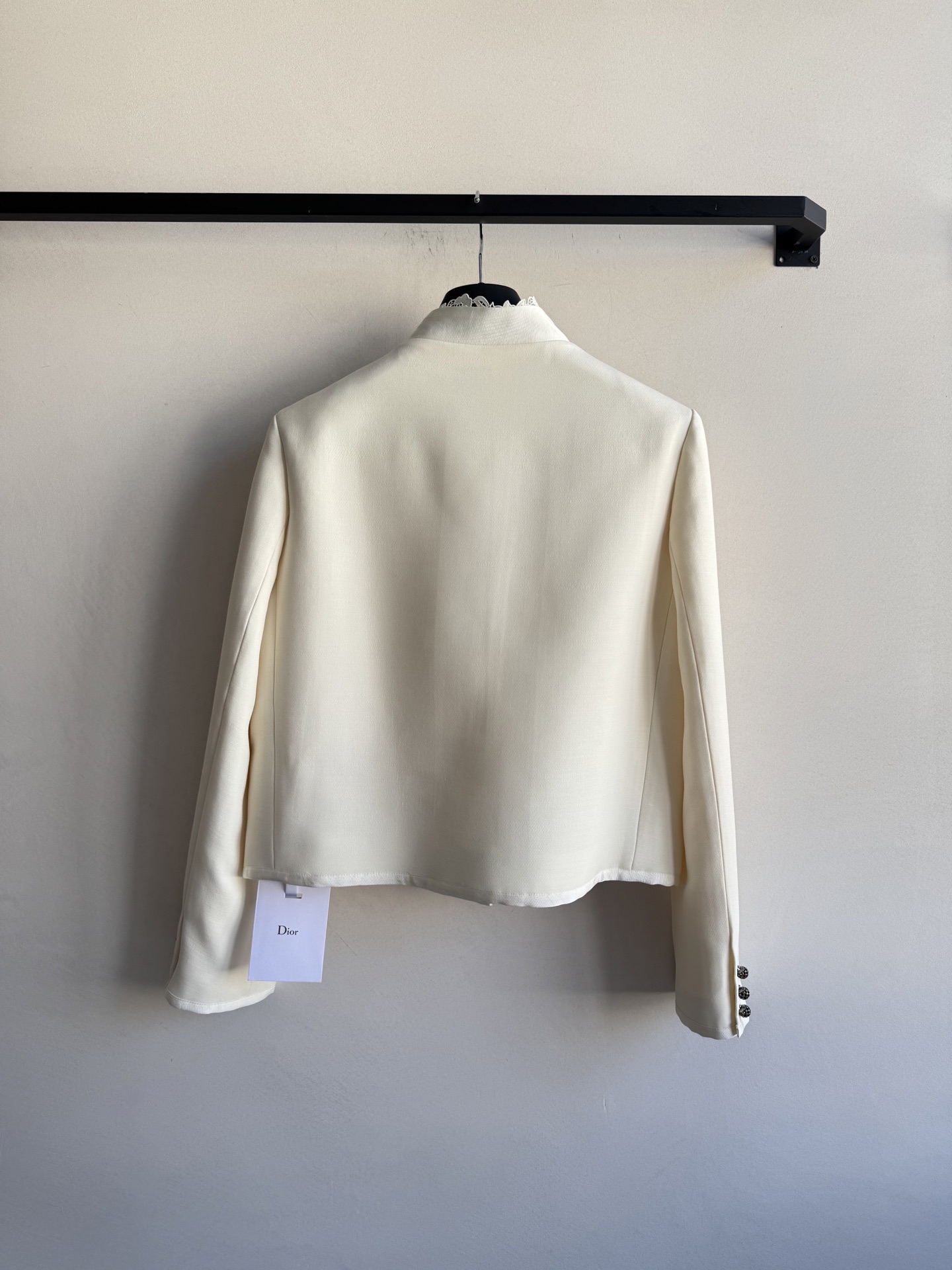 Dio*🆕新款，高品质外套出货啦❗️丝毛面料❗️低调奢华～蕾丝刺绣花边～扣子更是特别精致，绣球钻点缀2⃣