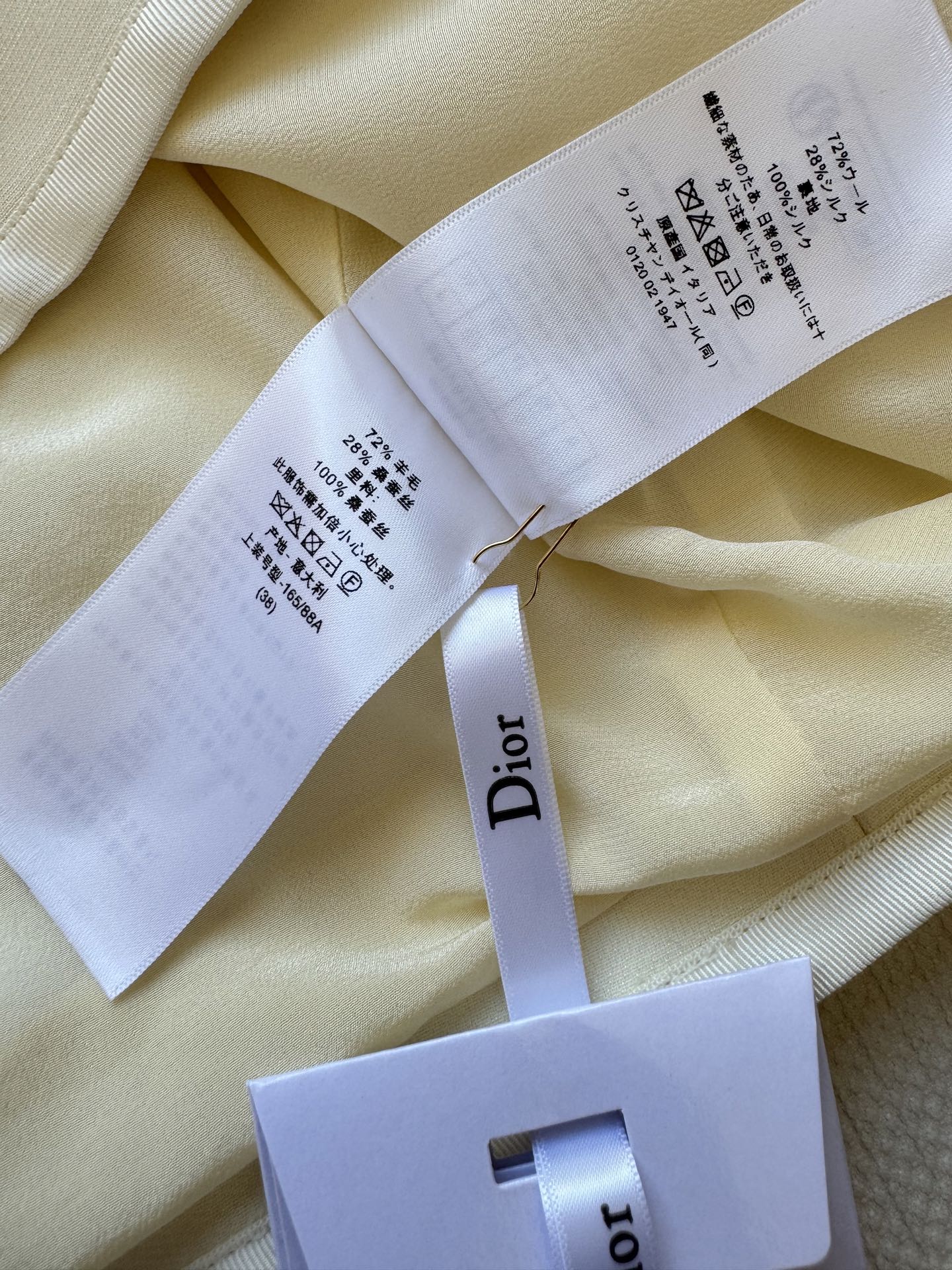 Dio*🆕新款，高品质外套出货啦❗️丝毛面料❗️低调奢华～蕾丝刺绣花边～扣子更是特别精致，绣球钻点缀2⃣