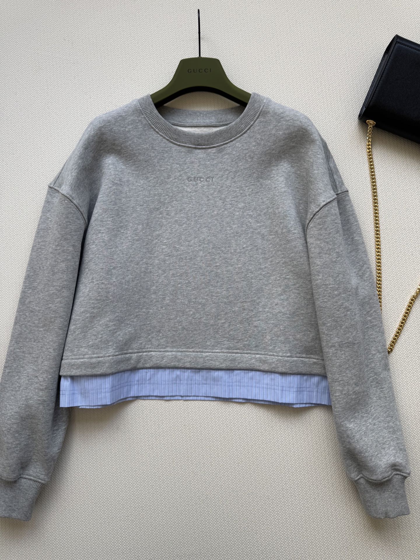 Gucc*🆕新款，卫衣拼接衬衫设计，假两件，建议跟卫裤一套搭配更好看哦😘ＳＭＬ.