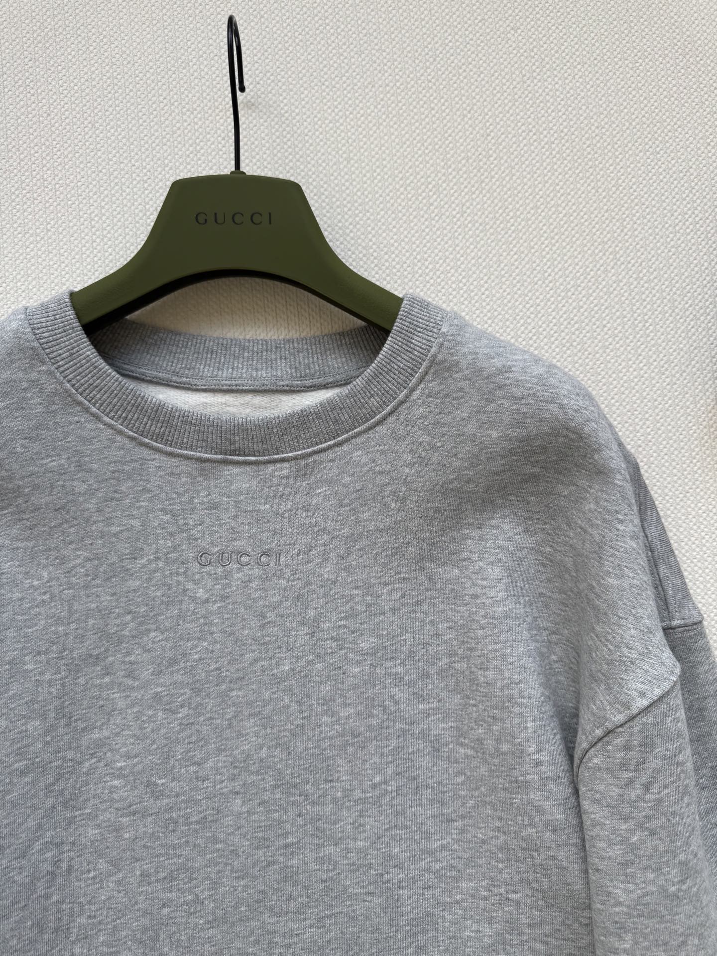 Gucc*🆕新款，卫衣拼接衬衫设计，假两件，建议跟卫裤一套搭配更好看哦😘ＳＭＬ.