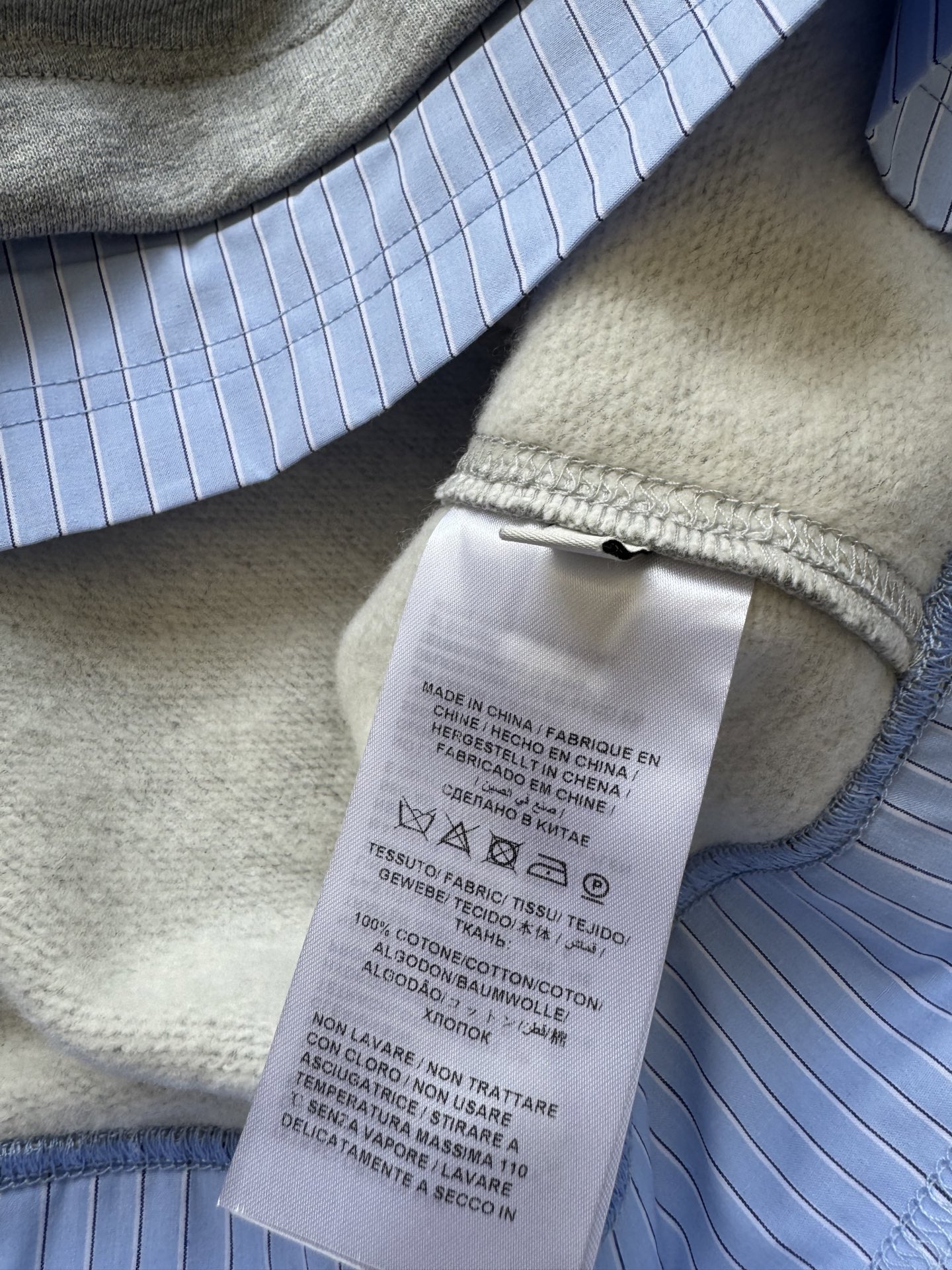 Gucc*🆕新款，卫衣拼接衬衫设计，假两件，建议跟卫裤一套搭配更好看哦😘ＳＭＬ.