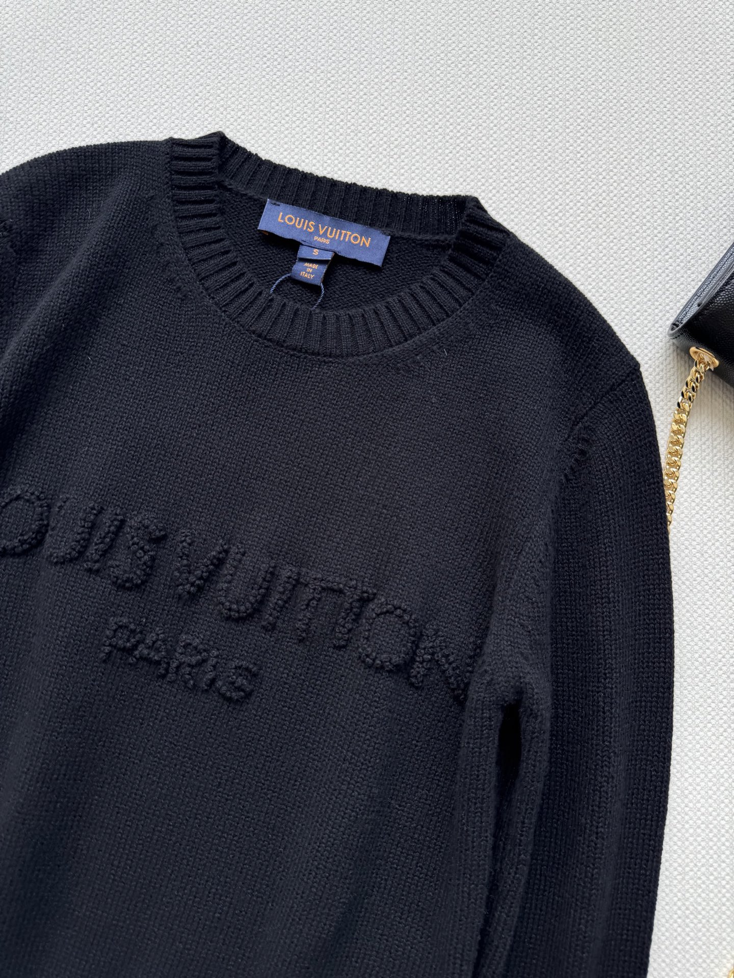 LouisVuitto*🆕新款，毛衣2⃣️色ＳＭＬ.