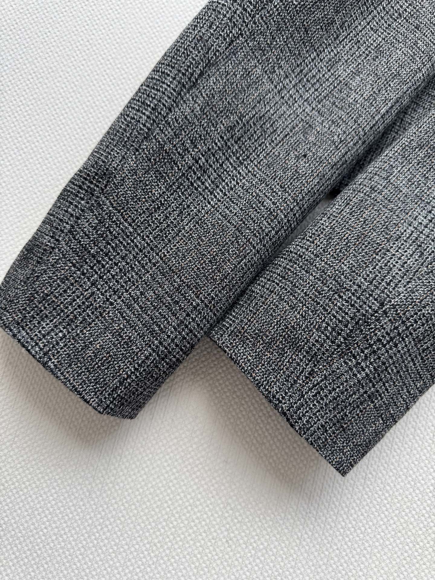 Prad*🆕新款，老钱风西装外套～低调不失个性，羊毛呢细条纹，版型板正显瘦ＳＭＬ.