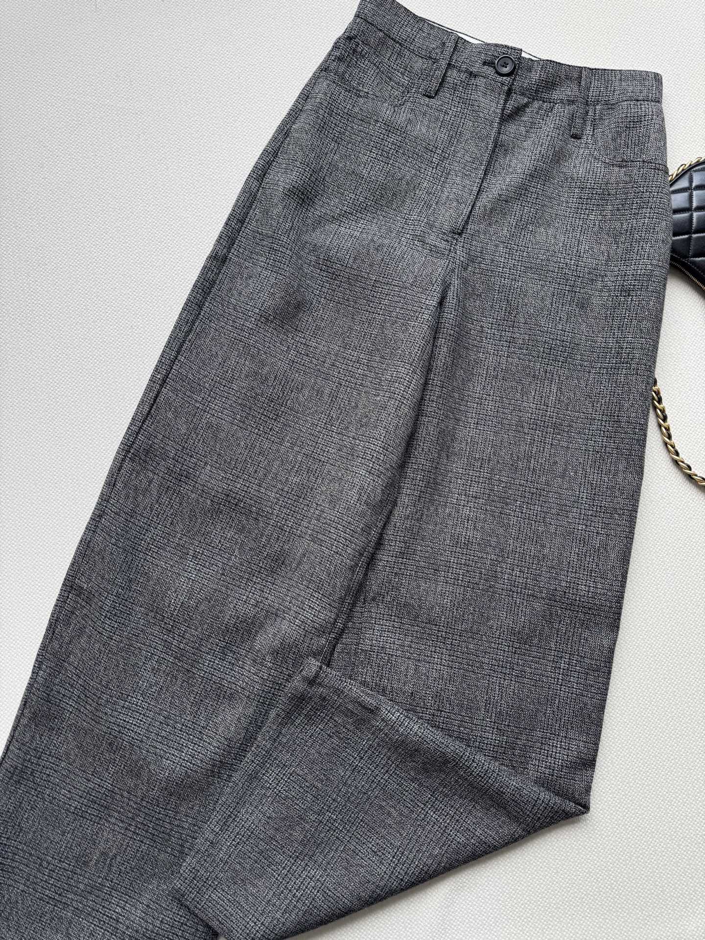 Prad*🆕新款，老钱风西装裤～低调不失个性，羊毛呢细条纹，版型板正显瘦ＳＭＬ.