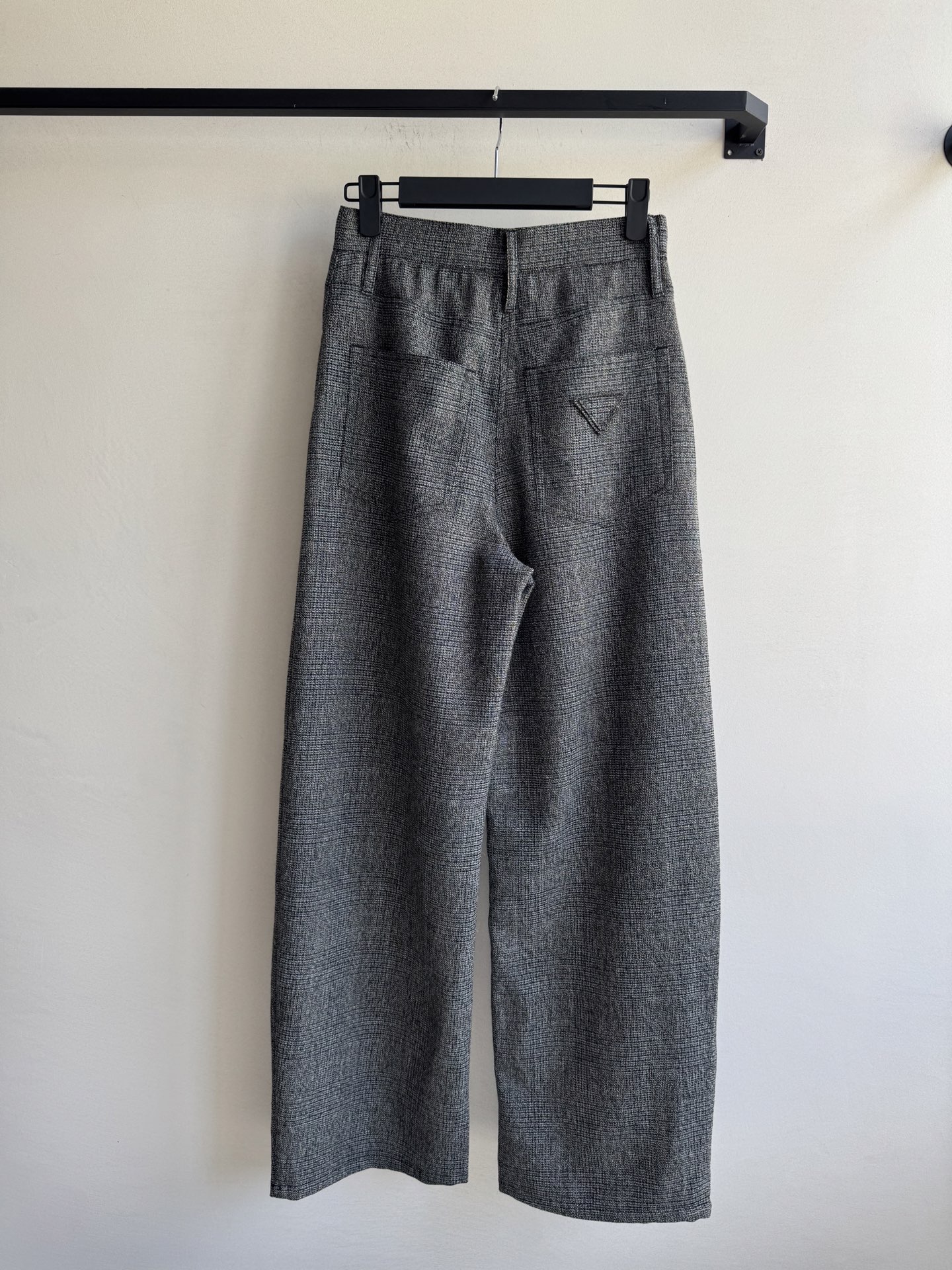 Prad*🆕新款，老钱风西装裤～低调不失个性，羊毛呢细条纹，版型板正显瘦ＳＭＬ.