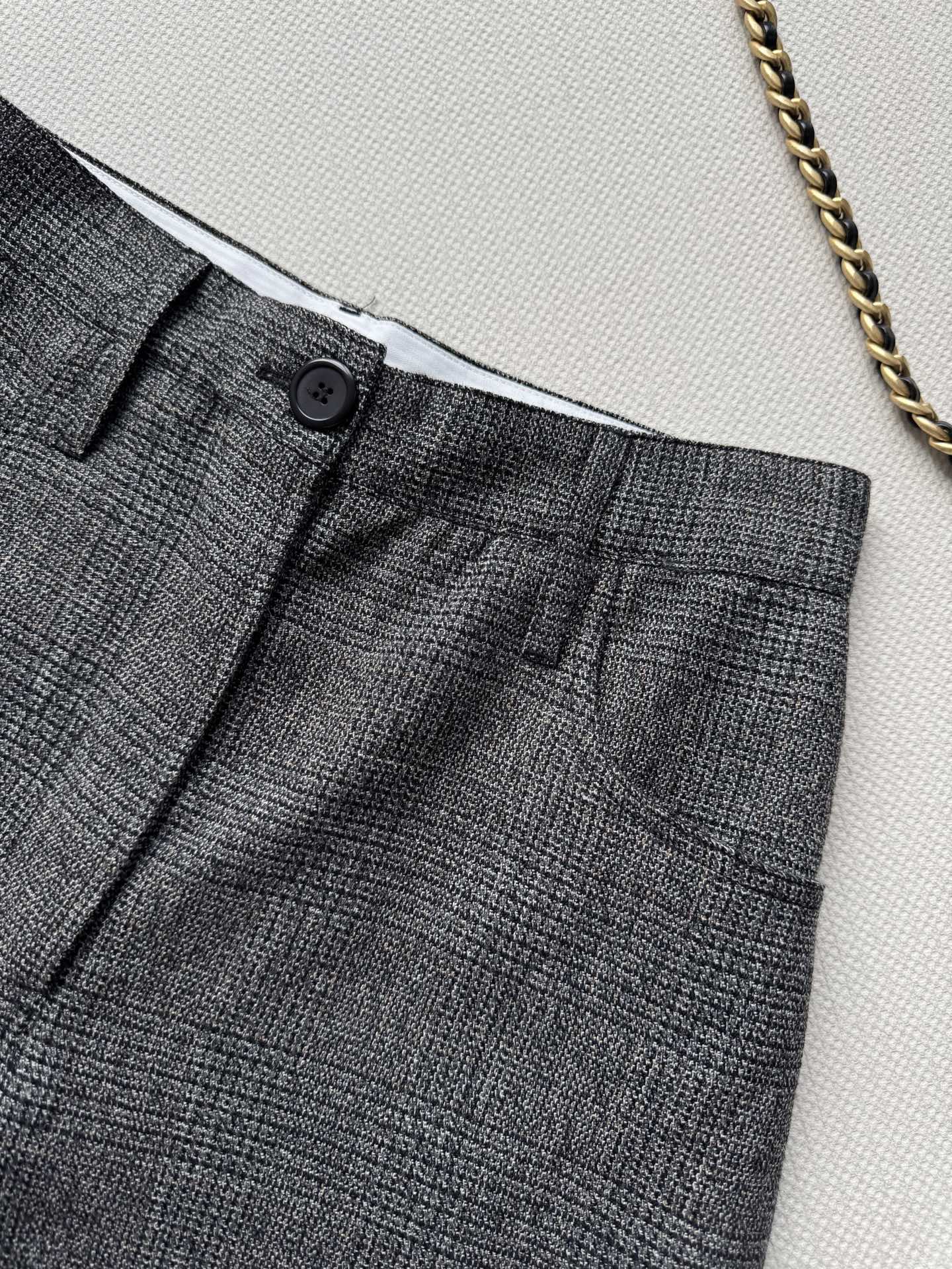 Prad*🆕新款，老钱风西装裤～低调不失个性，羊毛呢细条纹，版型板正显瘦ＳＭＬ.