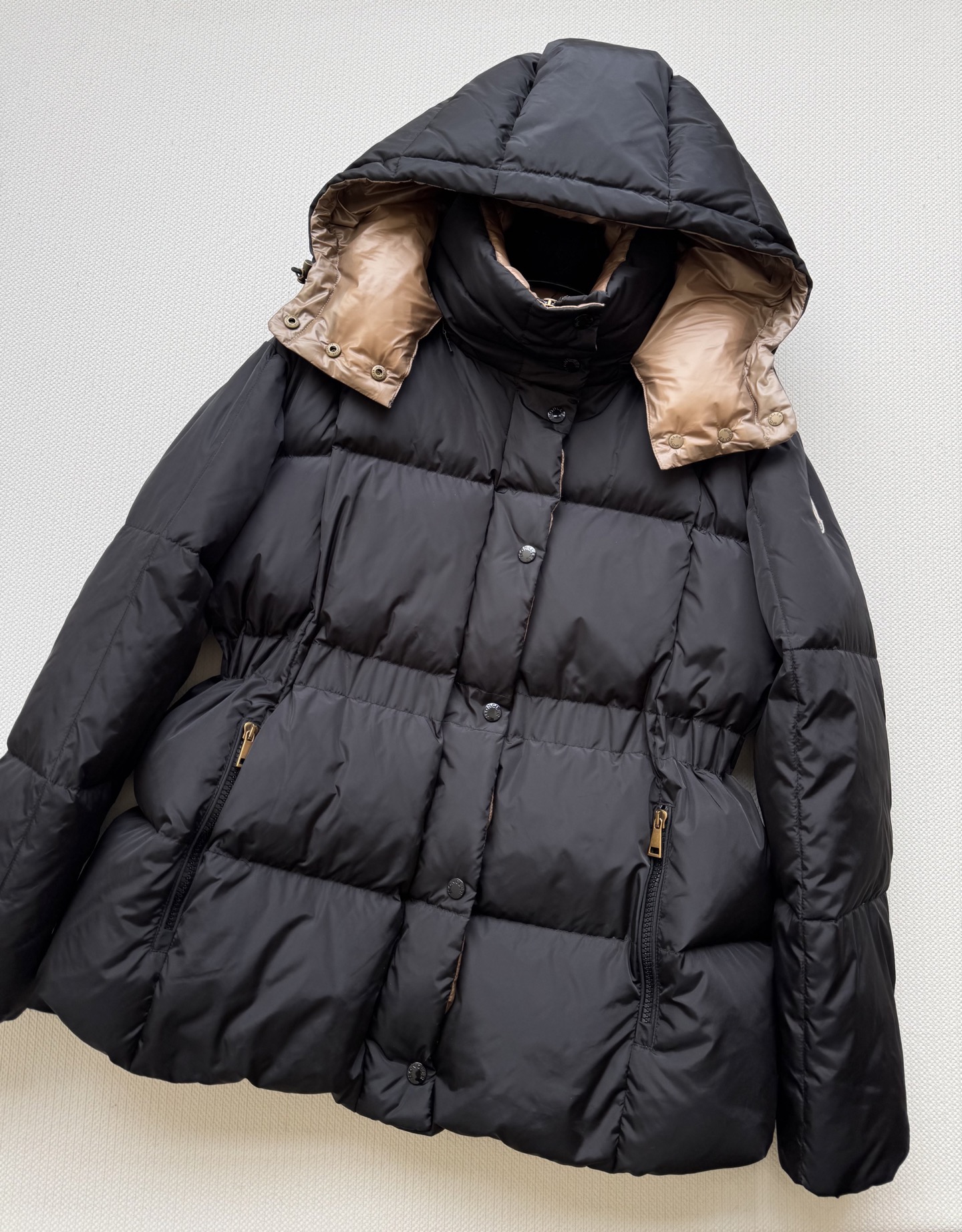 Moncle*🆕新款收腰parana来！!!!!!今年新出的parana 收腰款，之前觉得 parana