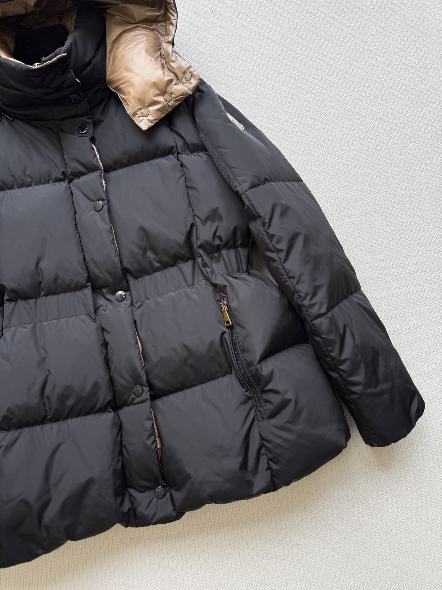 Moncle*🆕新款收腰parana来！!!!!!今年新出的parana 收腰款，之前觉得 parana