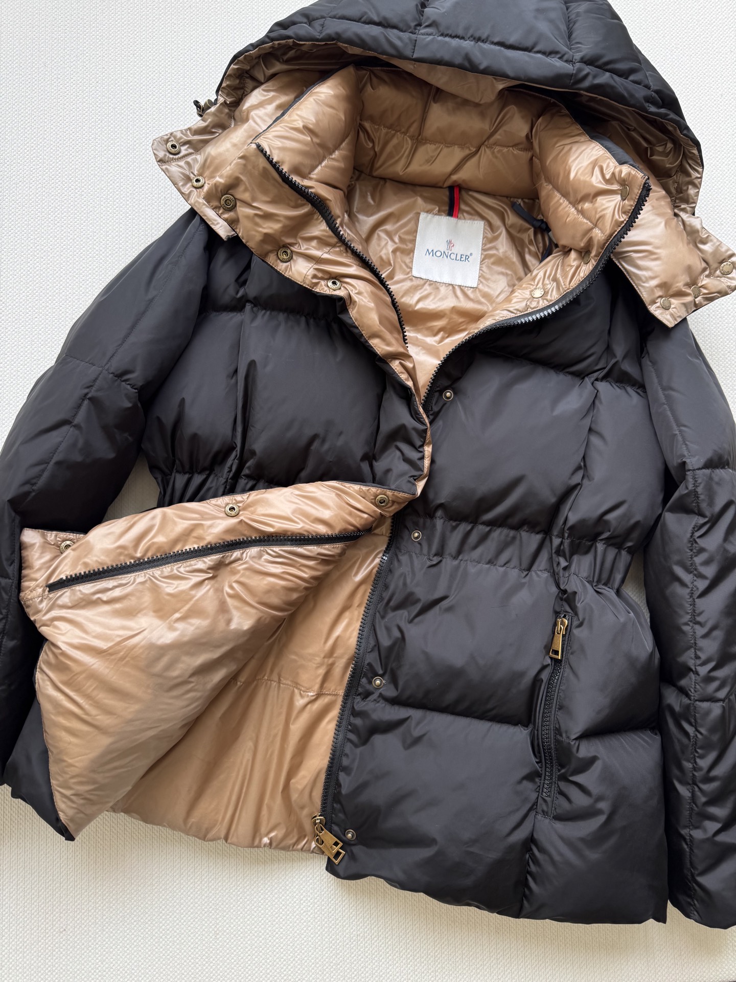 Moncle*🆕新款收腰parana来！!!!!!今年新出的parana 收腰款，之前觉得 parana