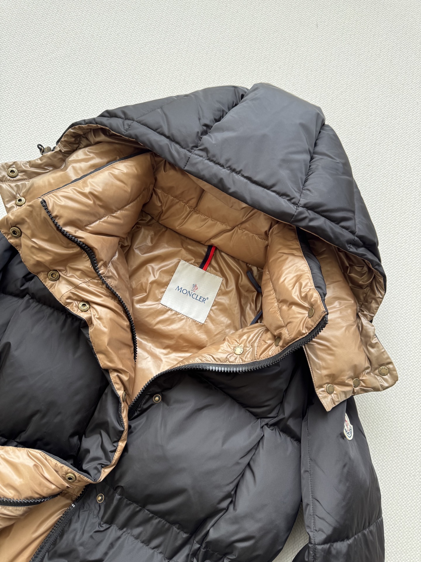 Moncle*🆕新款收腰parana来！!!!!!今年新出的parana 收腰款，之前觉得 parana