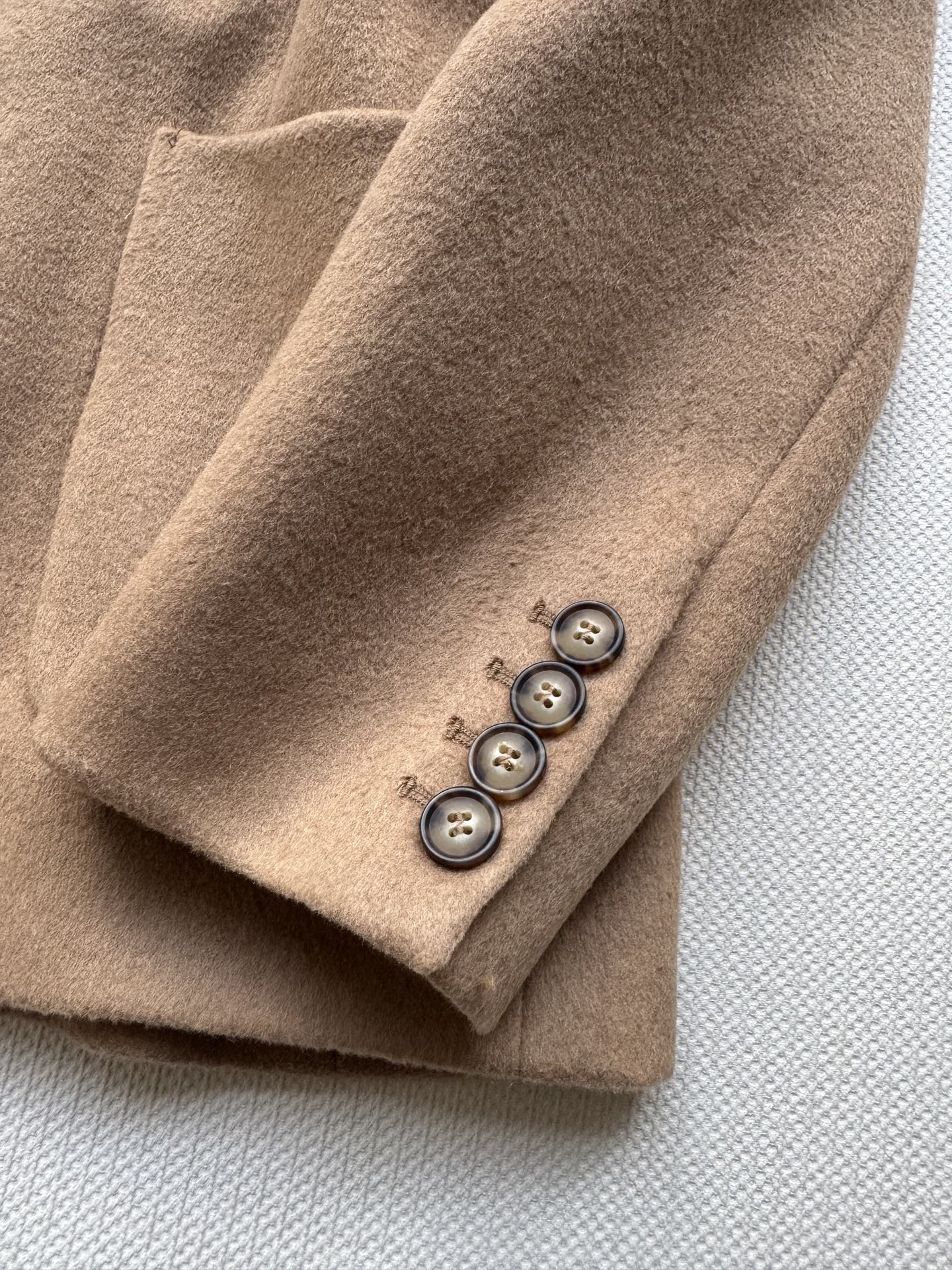 Miumi* 🆕25Fw早秋新款 贴布绣翻领西装外套丨原版开发！高版出品！骆驼绒材质 经典驼色自带高级感