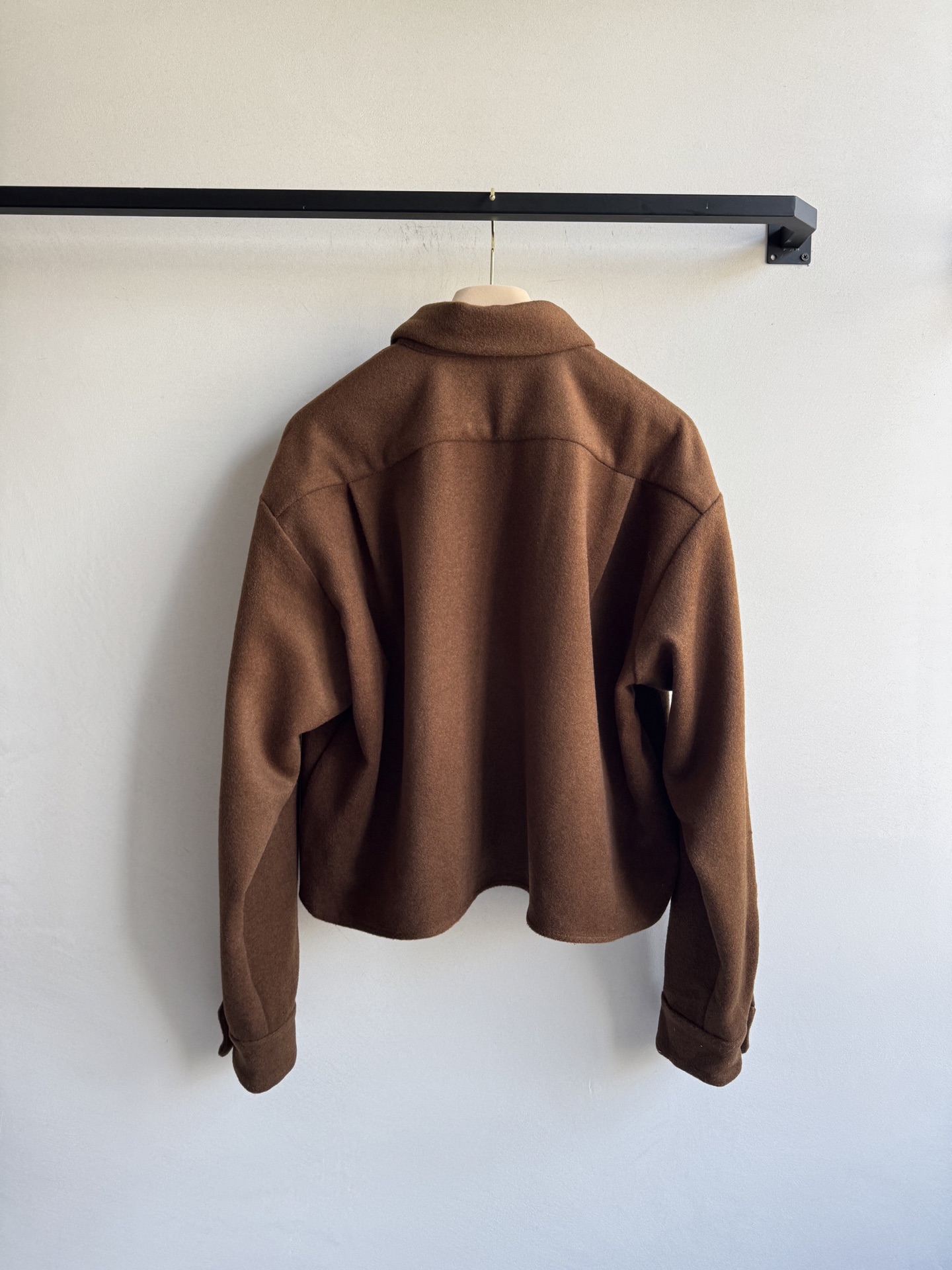 Miumi*🆕，这款羊毛外套可以说是兼具的美观和实用性，不管是搭配毛衣还是叠搭穿都超级美 高级感直接拉满