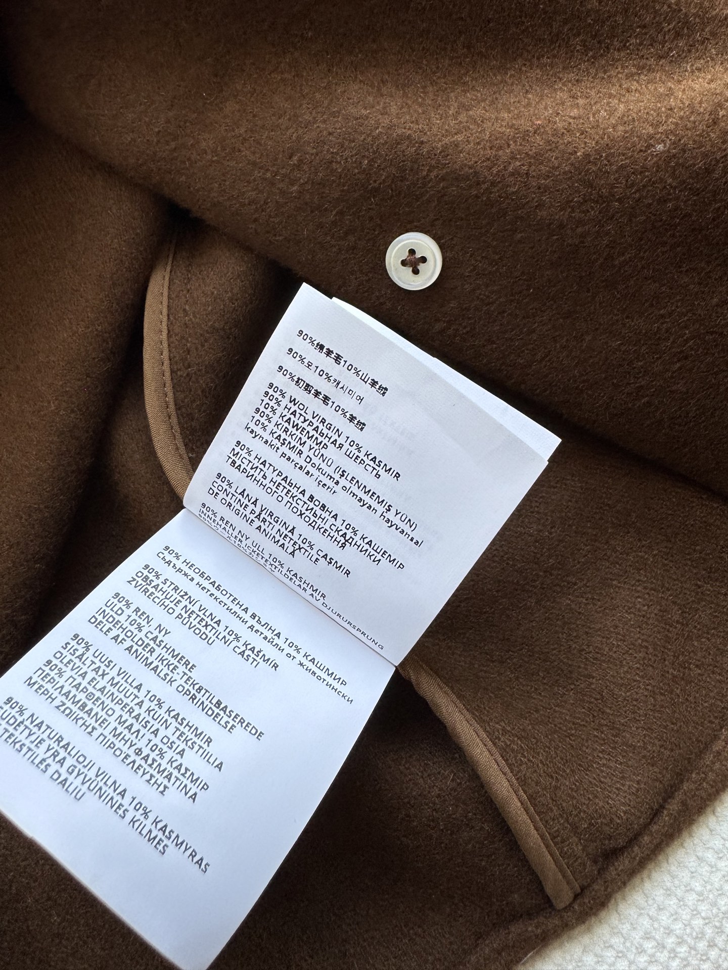 Miumi*🆕，这款羊毛外套可以说是兼具的美观和实用性，不管是搭配毛衣还是叠搭穿都超级美 高级感直接拉满